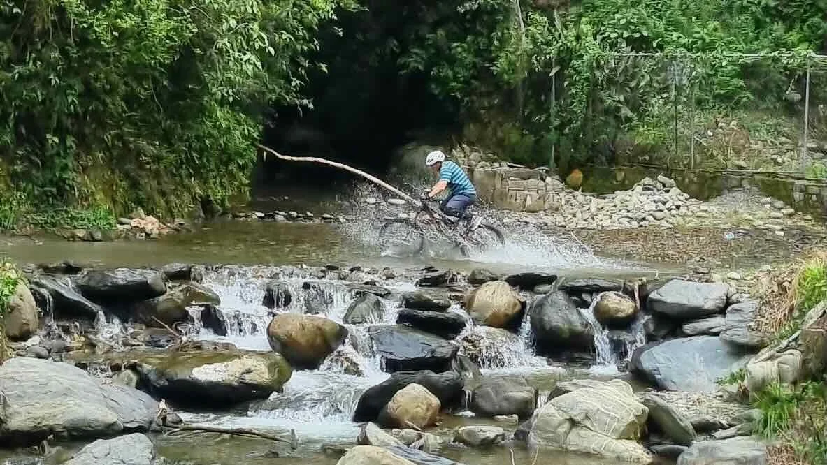 Near the bottom of the mountain, we had some fun with a water crossing.