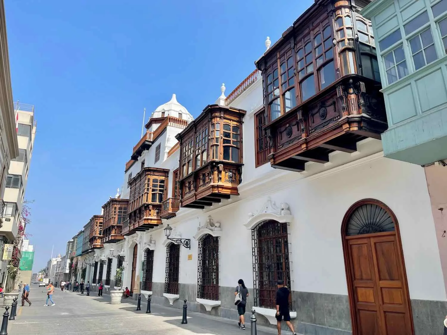 Ornate, wooden balconies on the Casa de Osambela