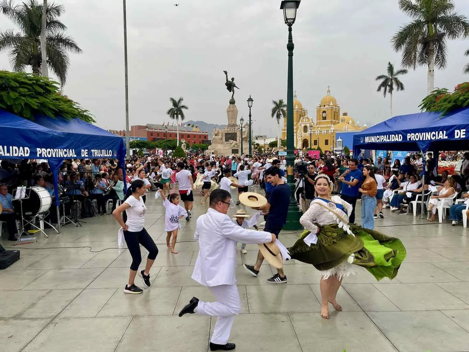 Everyone got into the act when the audience was asked to join in the Marinera dancing