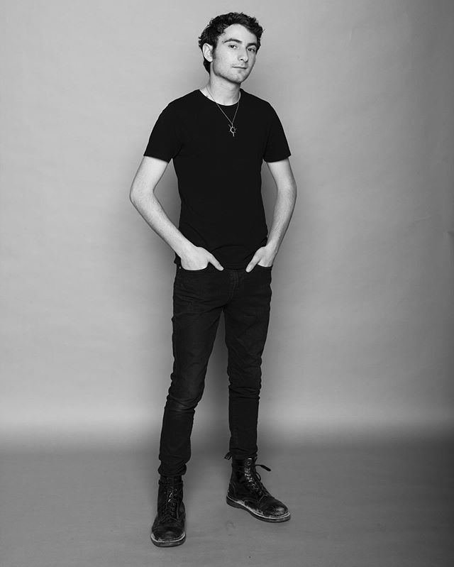 MEET ASHER:
.vocalist + songwriter
.from CA
.can't drive
.no tattoos
.put soap in a public fountain that one time
.has a solo project - @asherwitkin .
.
.
.
.
#singersongwriter #music #musician #indiemusic #electronicmusic #blackandwhite