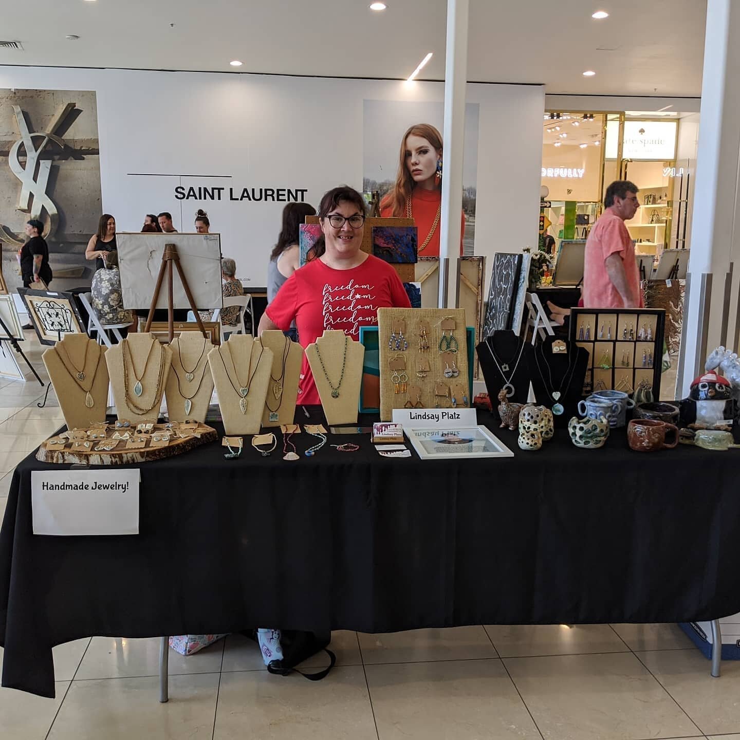 Come out to check out Lindsay's beautiful jewelry and ceramics at the Galleria Mall art market this weekend! 💥💥