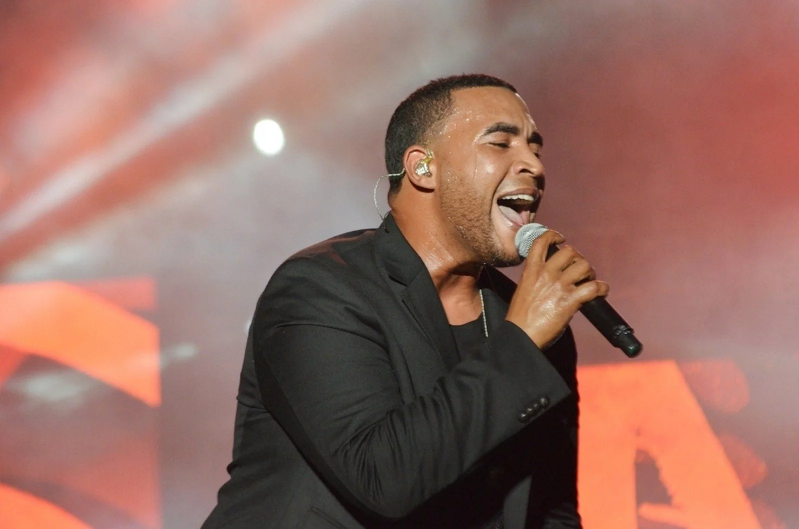 DON OMAR 2.JPG