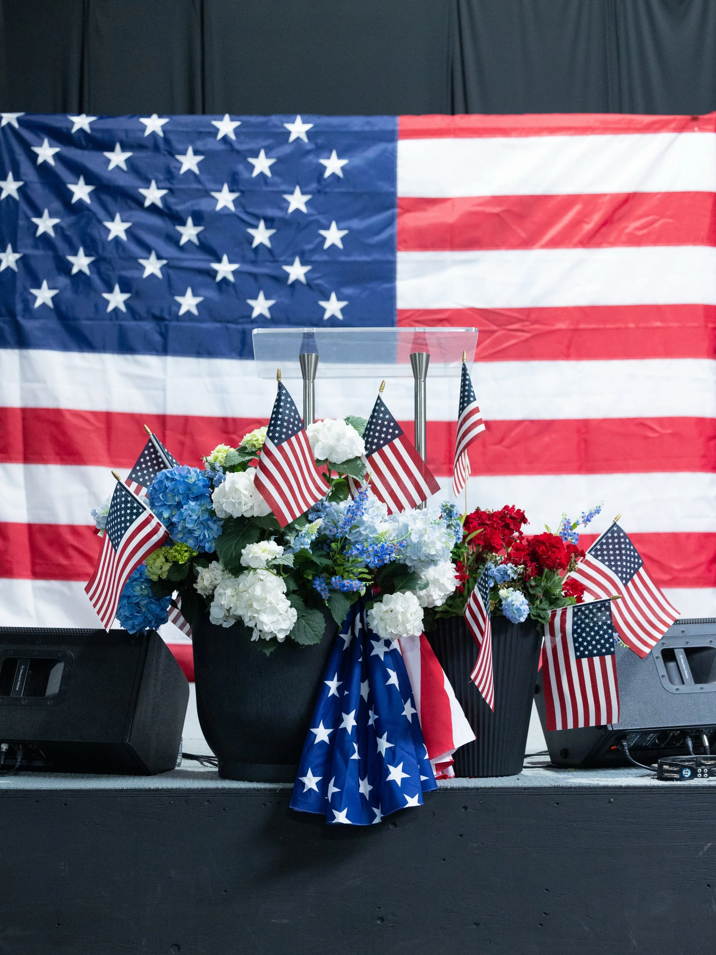 On this Memorial Day weekend, we honor and remember the brave men and women who gave their lives in service to our country. 🇺🇸❤️🤍💙