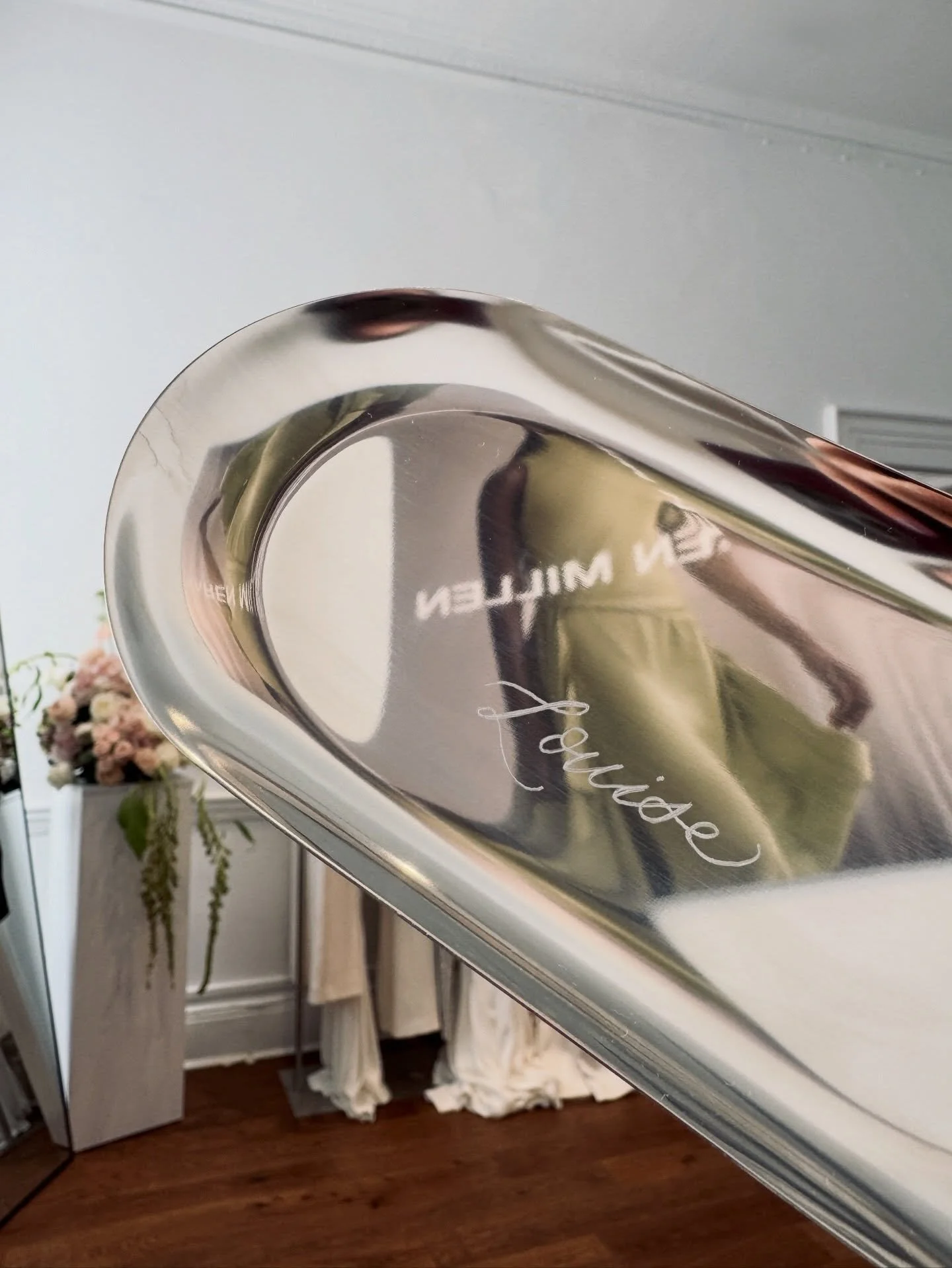 Engraving silver trinket trays for @karen_millen 🖤

I loved this event so much! Couldn&rsquo;t ask for a nicer team to spend the day with, doing what I love meeting lots of lovely people! 

Thank you so much for having me @karen_millen ✨

#eventcall