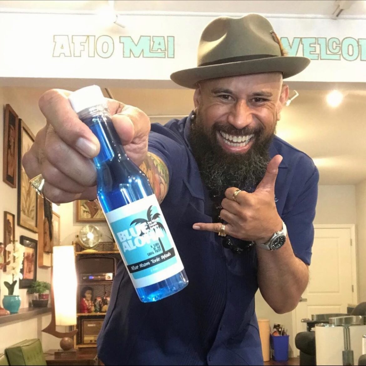 Don't look now, but we launched a brand new after shave splash. 
We call it Blue Aloha, and it's the product of a most awesome collab with Cali barbering legend (and Samoan descendent), Mark-Jason Solofa.
Actually, go look now. 
Just hit that link in