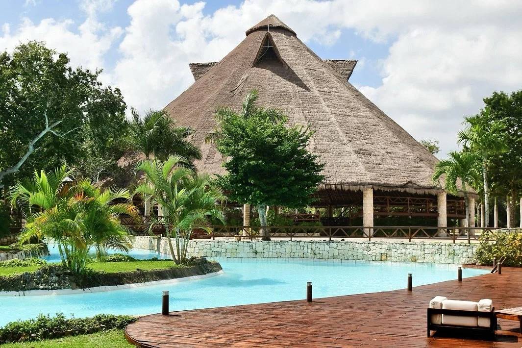 El agua siempre adicional del dar belleza vuelve m&aacute;s ameno alg&uacute;n momento tan importante, por ello es que Ixtul cuenta con una laguna frente a la palapa de tu evento.
 
Para m&aacute;s info:
Env&iacute;anos DM 📩
WA: 998 845 9867
info@ix