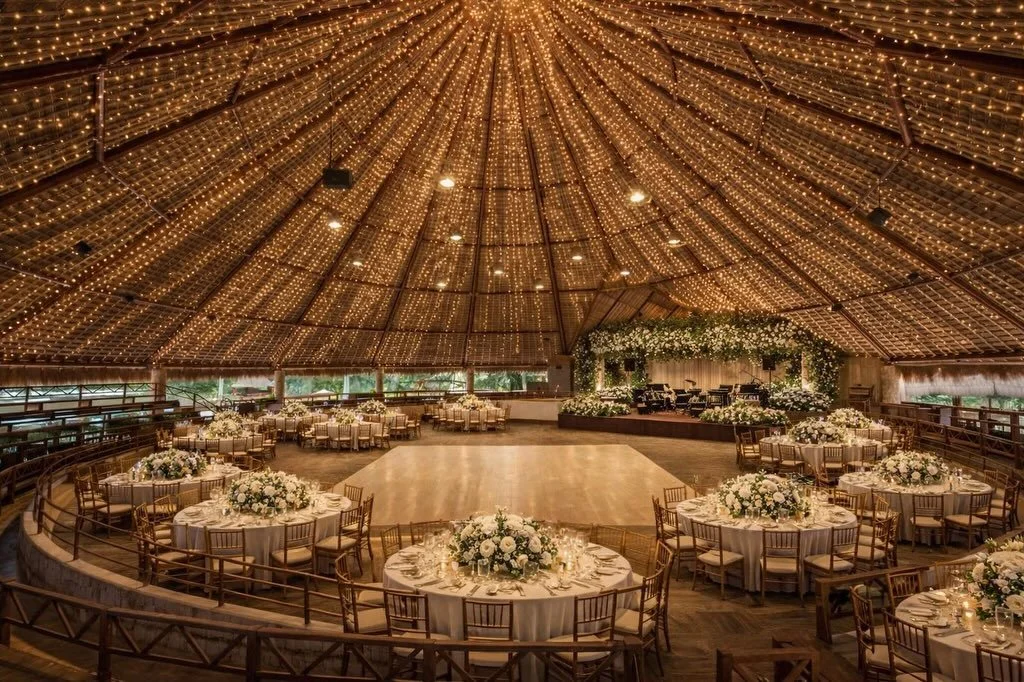 Luces infinitas.
Flores blancas.
Una noche que parece sacada de un sue&ntilde;o.

En Ixtul, cada evento se transforma en una experiencia &uacute;nica.

Agenda tu visita +52 998 845 9867

#rivieramaya #weddinginspiration #weddingdestinations #ixtul