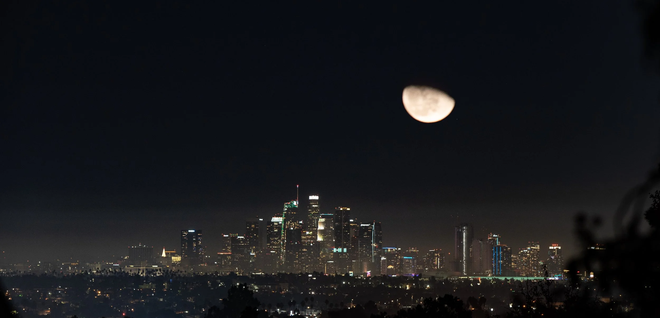 Mooon over DTLA