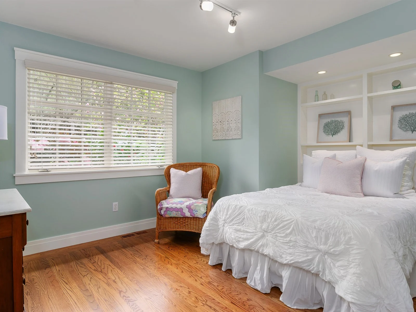 027_Bedroom.jpg
