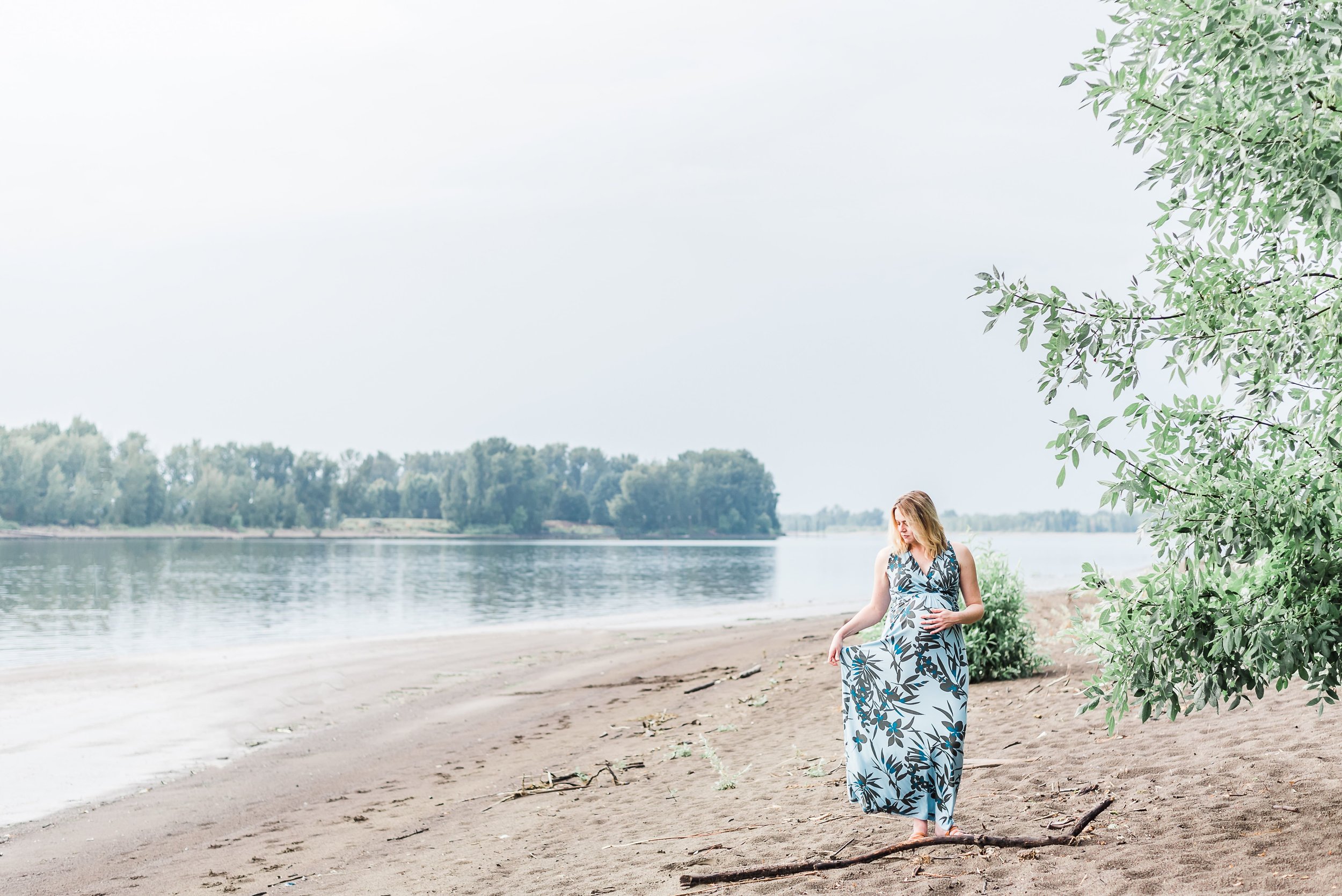 Jamie’s Pregnancy Photos at Kelly Point Park | Willamette River