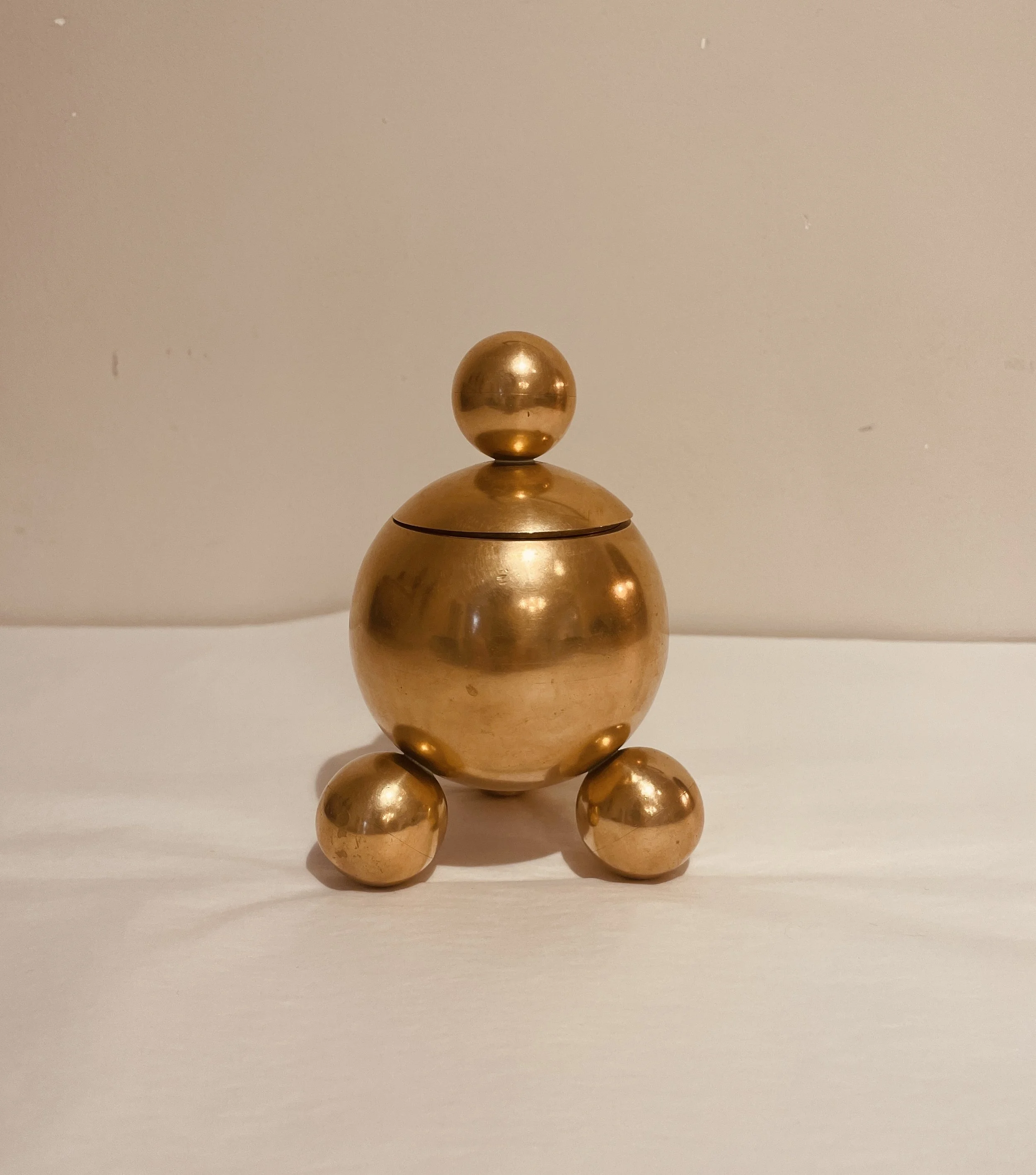 Gusum Sphere design - Lidded pot
