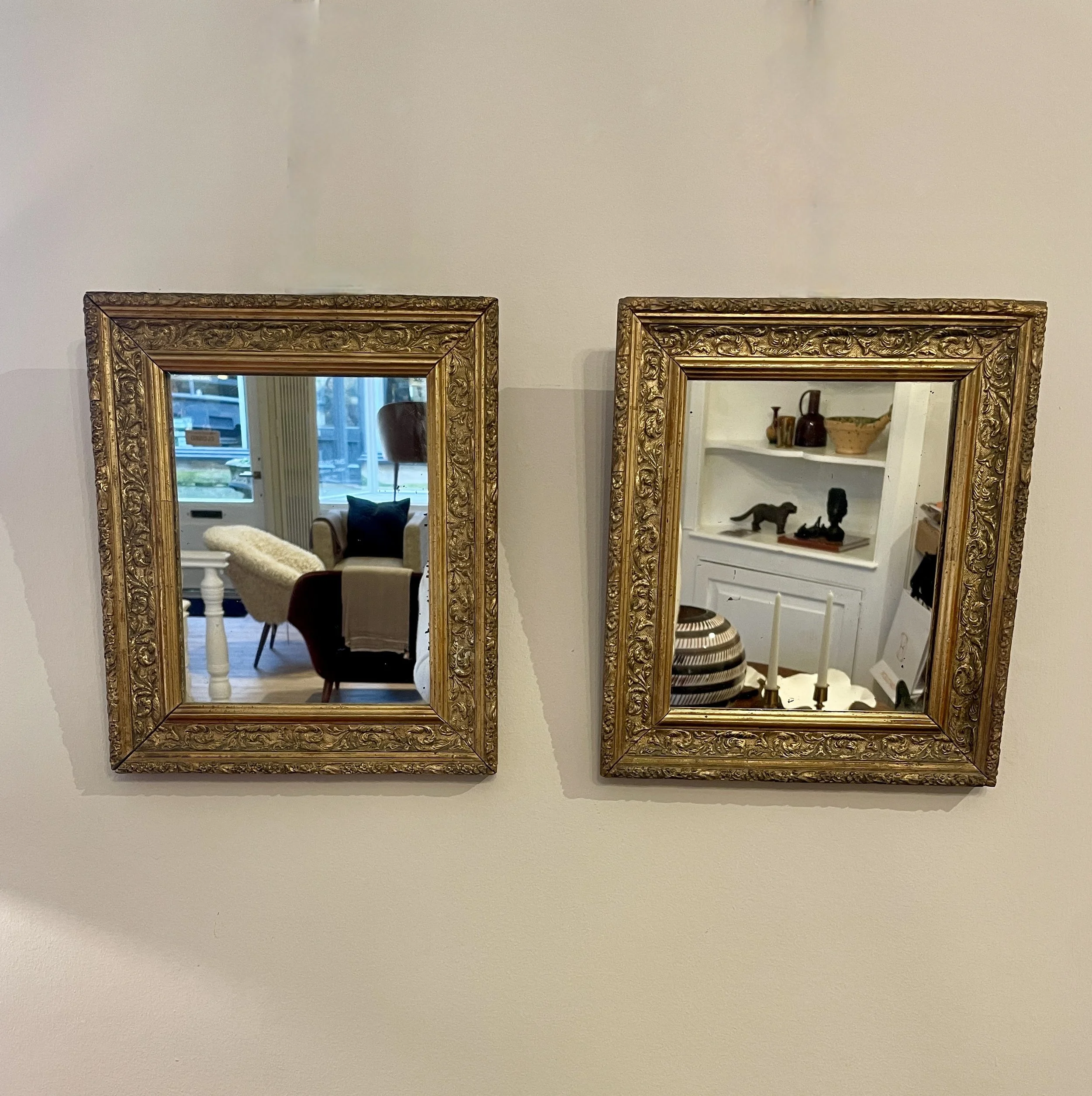 A PAIR OF 19TH CENTURY GILT FRAMED MIRRORS.