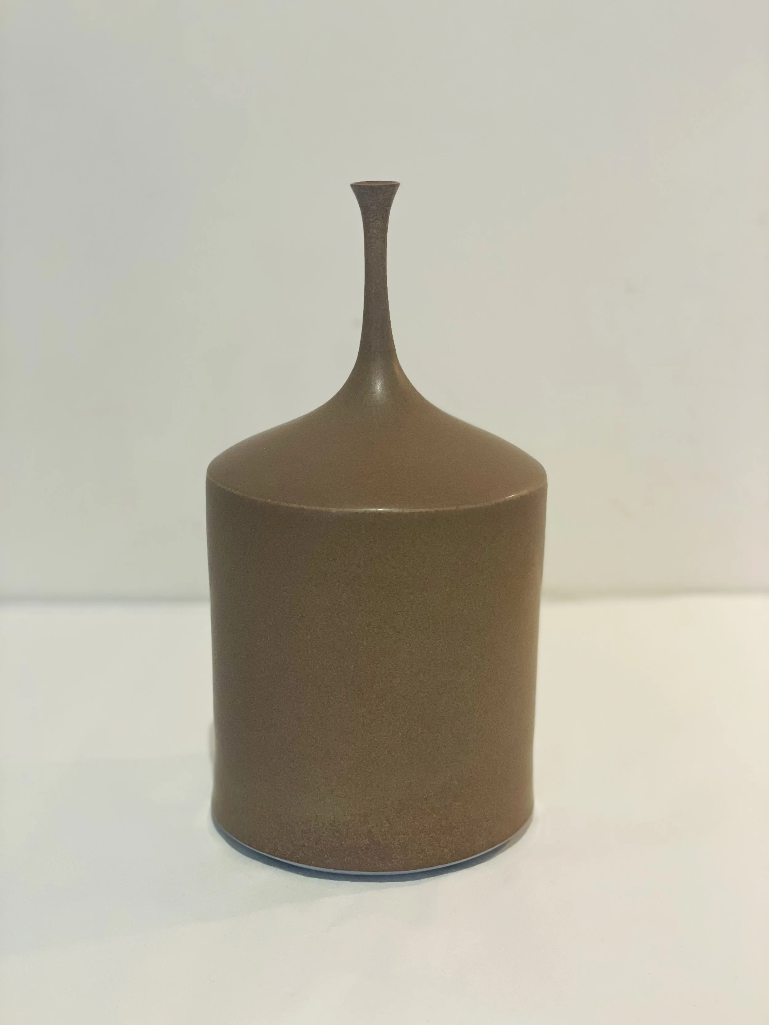 Sophie Cook - Small wide Bottle - Eggshell - Chocolate 23cm