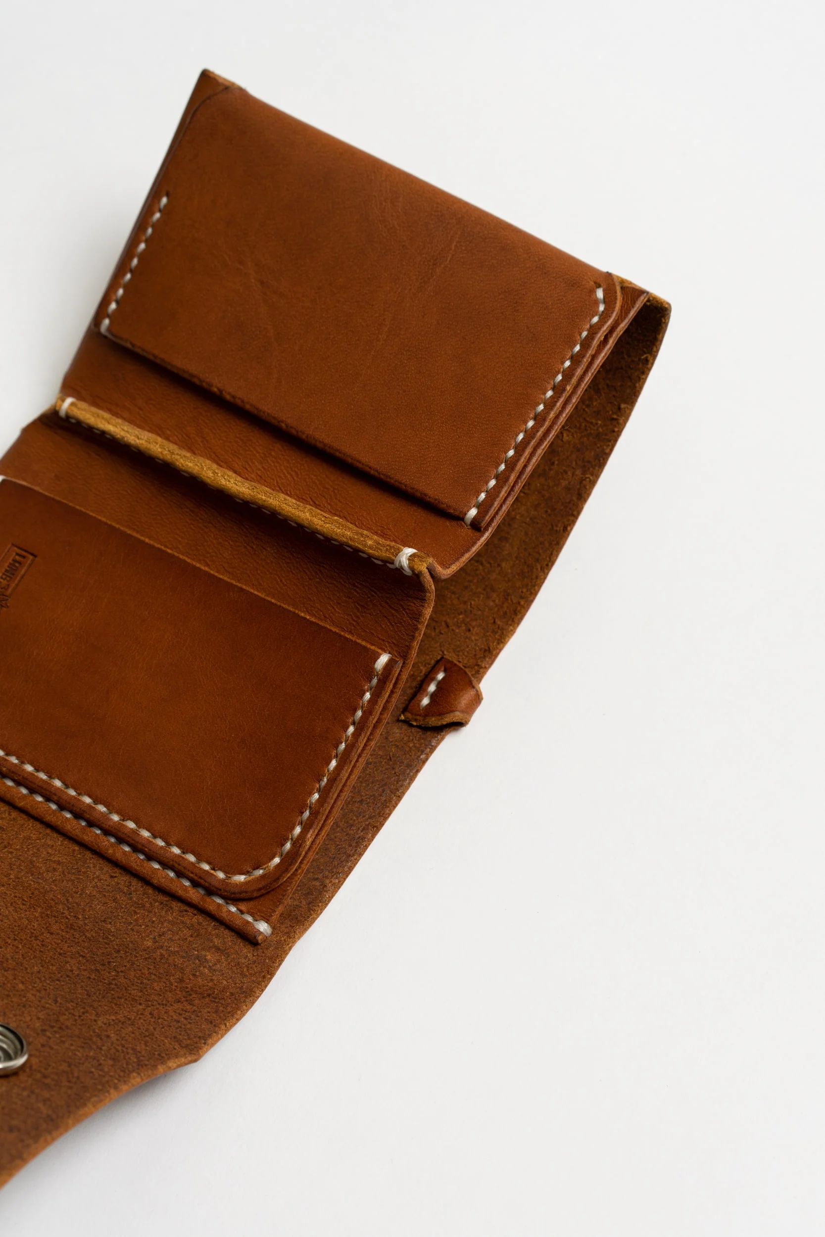 Lang Made Carpenter Wallet in Leather Beech cash compartment