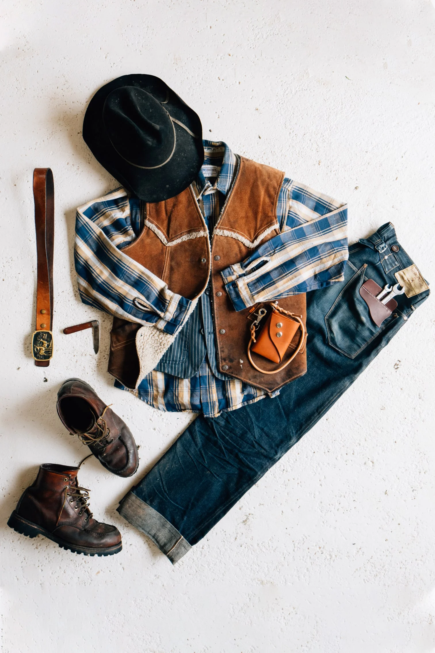 Vintage outfit with Lang Made Carpenter Wallet in Leather Beech with wallet strap