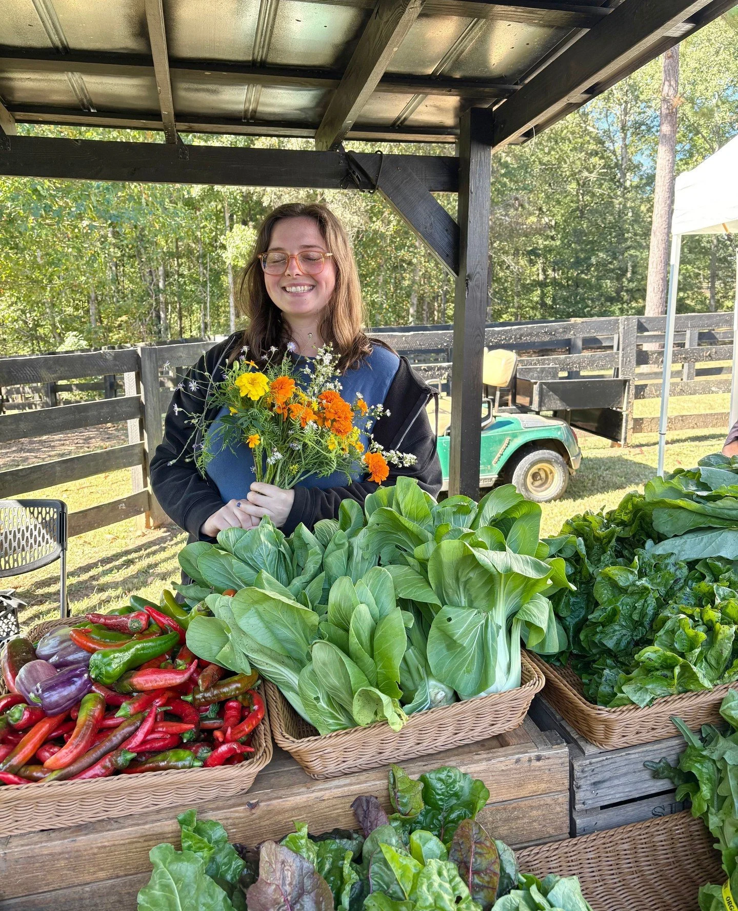A perfect October Saturday morning for the Serenbe Farmers Market π€©π§Ίππ 9am-1pm on the Grange Green! Stroll through our market of organic produce, tasty treats, and one-of-a-kind handmade goods from talented local artists. Bring a friend, and supp