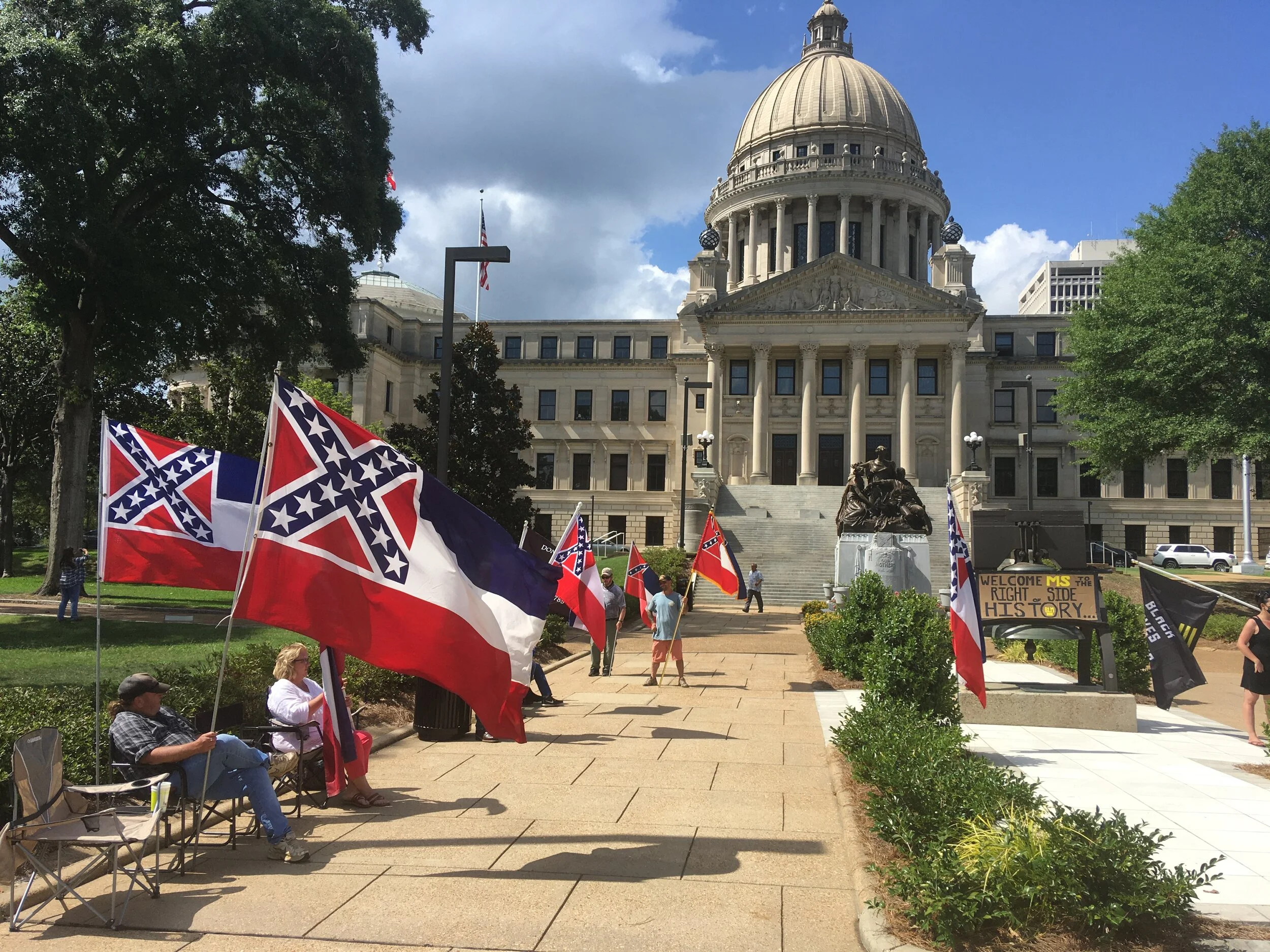 A handful of protesters, who support keeping Mississippi's 1894 flag, gathered Sunday outside the state Capitol.   James Finn/MCIR