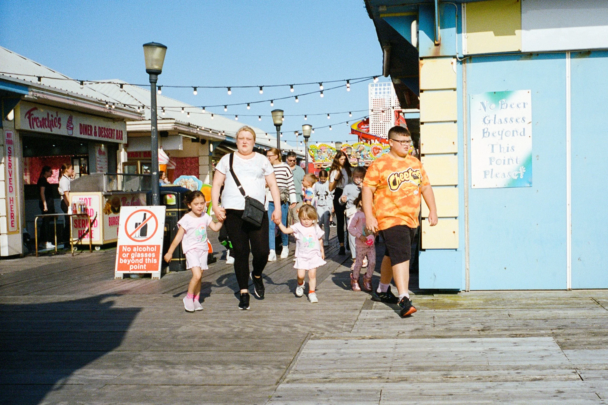 LeicaM6_10_UK_03_100526230027_Blackpool.JPG