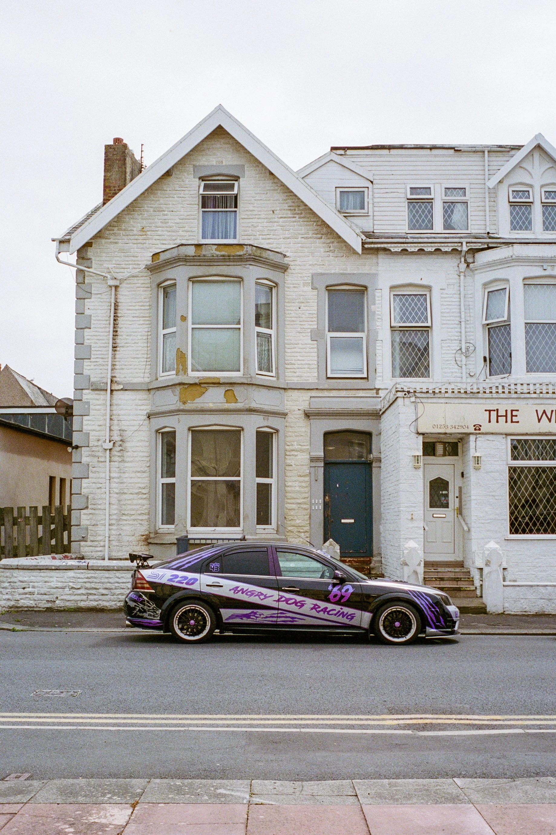 LeicaM6_06_UK_01_Boat_Canvey Island_Southend-On-Sea_Blackpool_100867180015.JPG