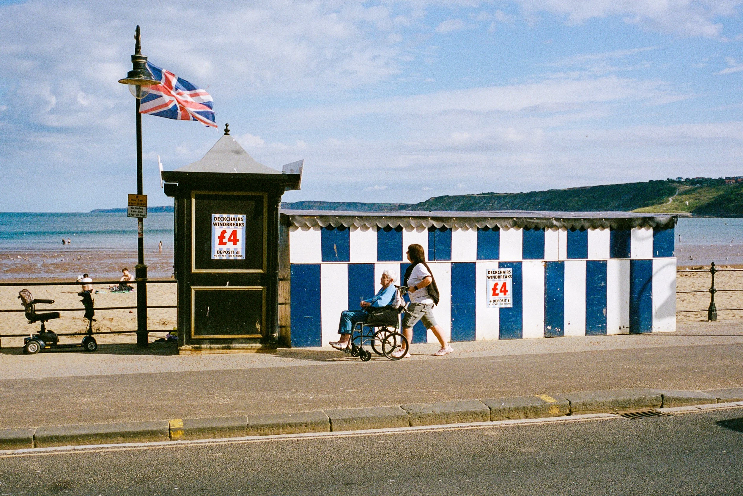 LeicaM6_12_UK_07_Scarborough_OMG-Circus_100867240006.JPG