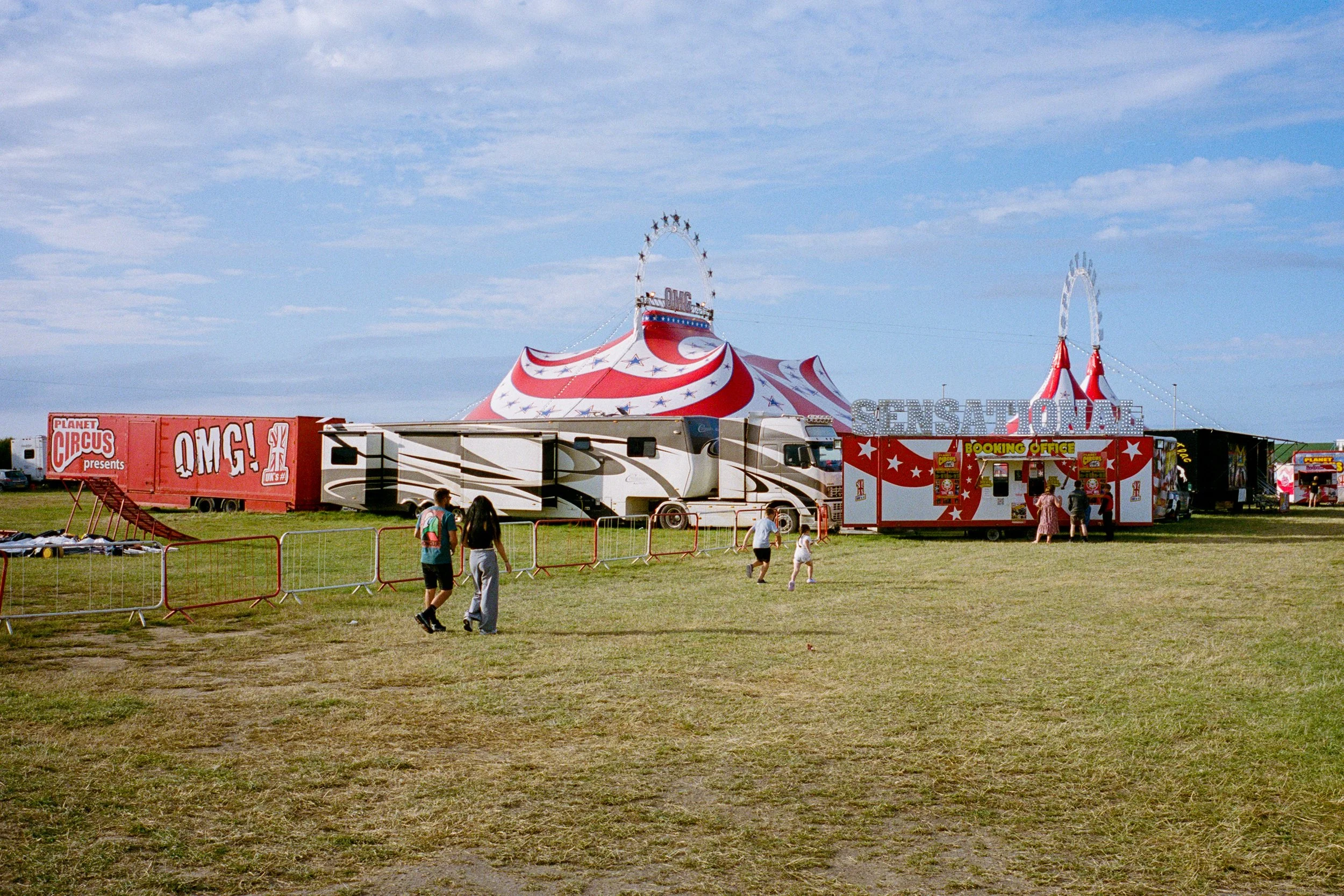 LeicaM6_12_UK_07_Scarborough_OMG-Circus_100867240011.JPG