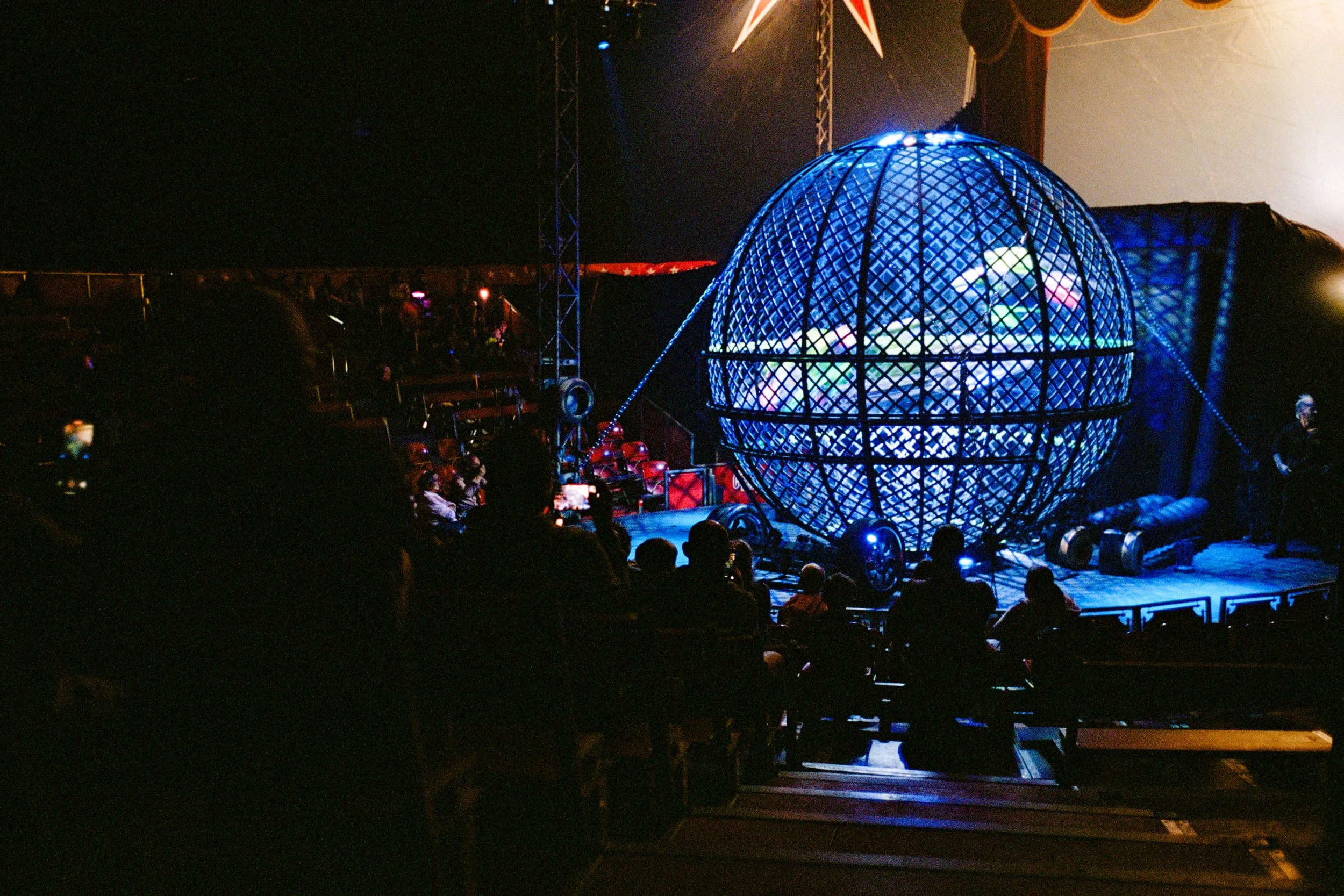 LeicaM6_12_UK_07_Scarborough_OMG-Circus_100867240017.JPG