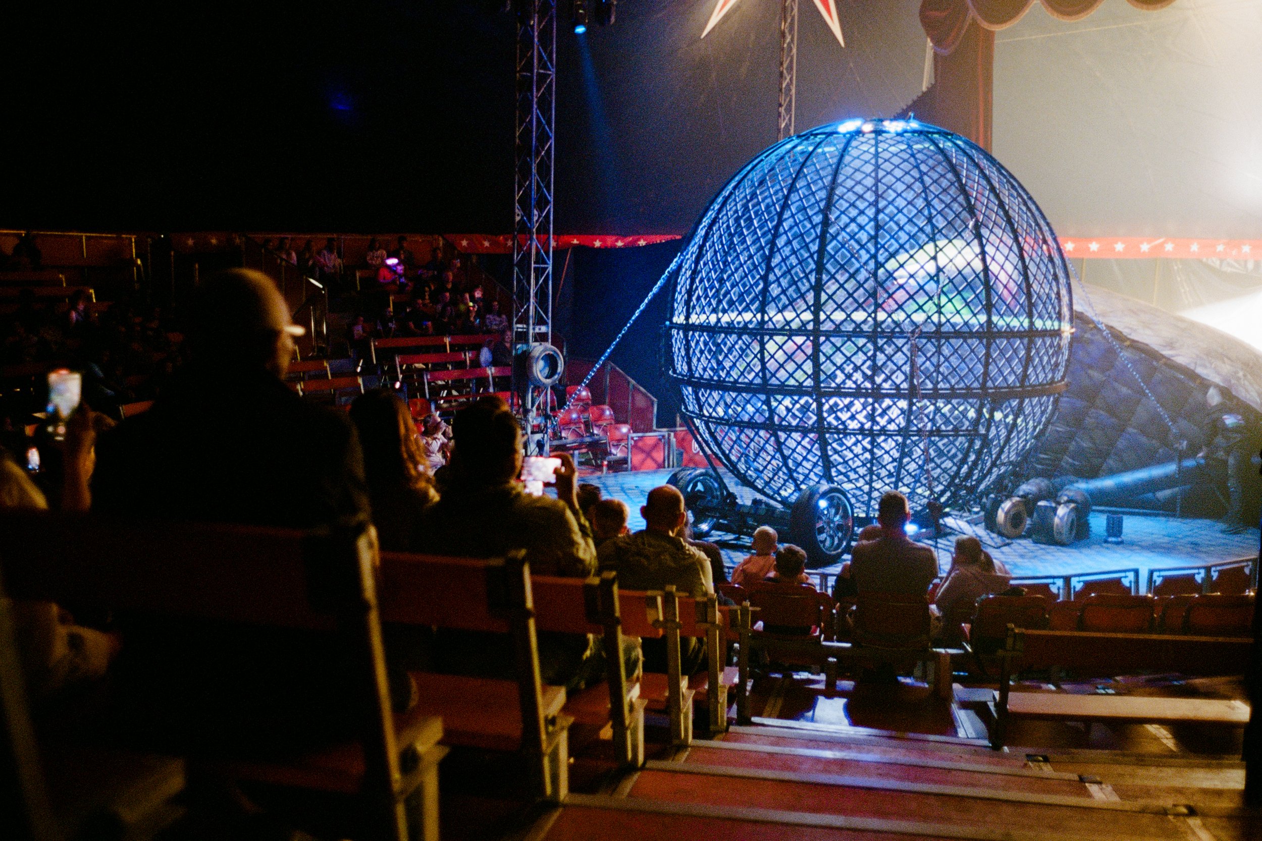 LeicaM6_12_UK_07_Scarborough_OMG-Circus_100867240015.JPG