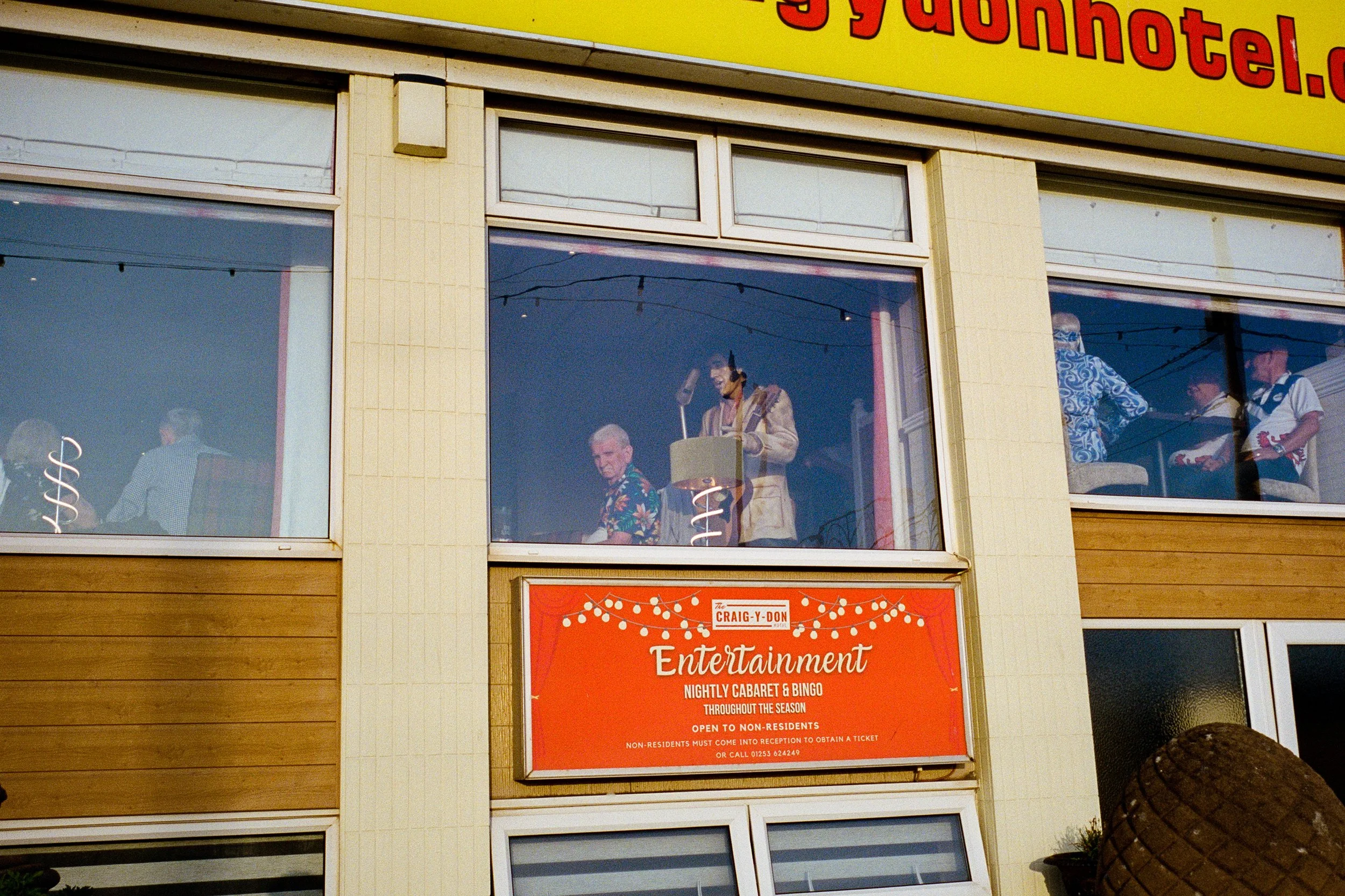 LeicaM6_11_UK_04_100526250026_Blackpool.jpg