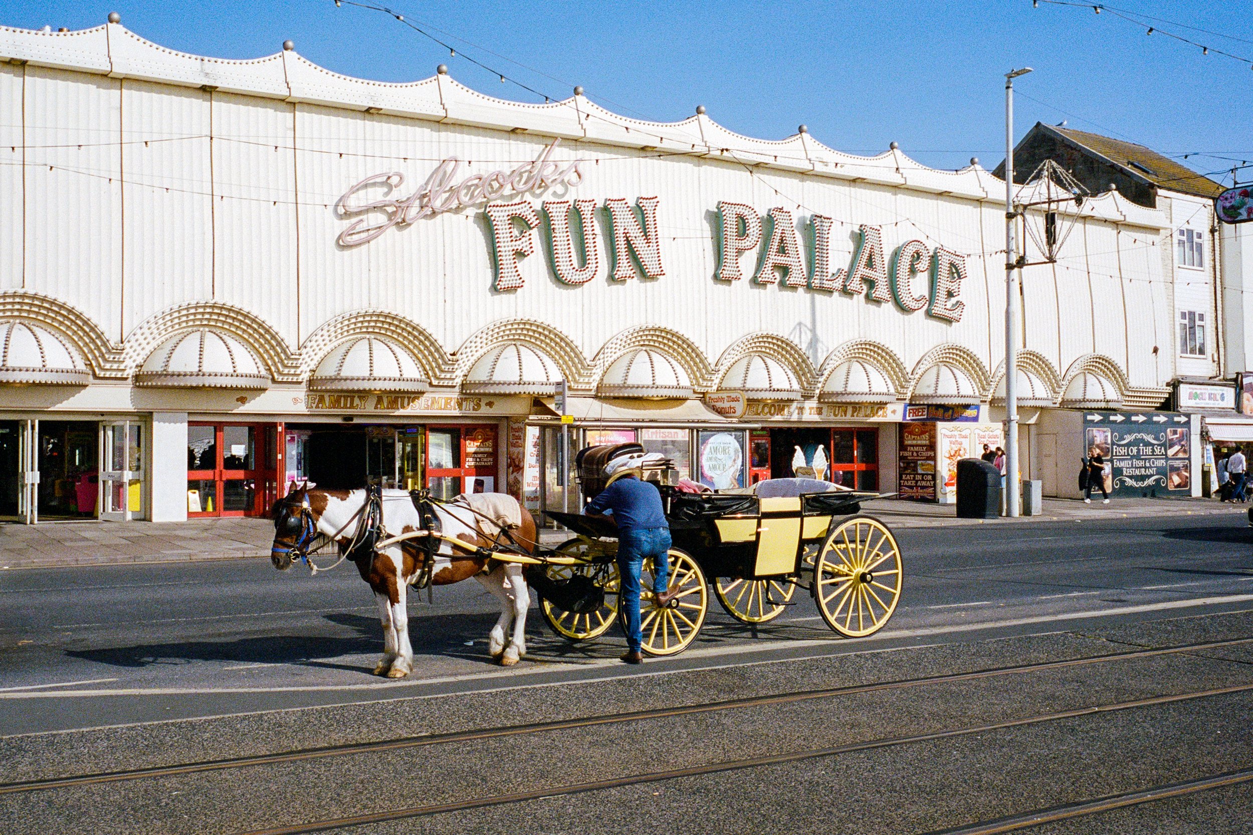 LeicaM6_10_UK_03_100526230032_Blackpool.jpg