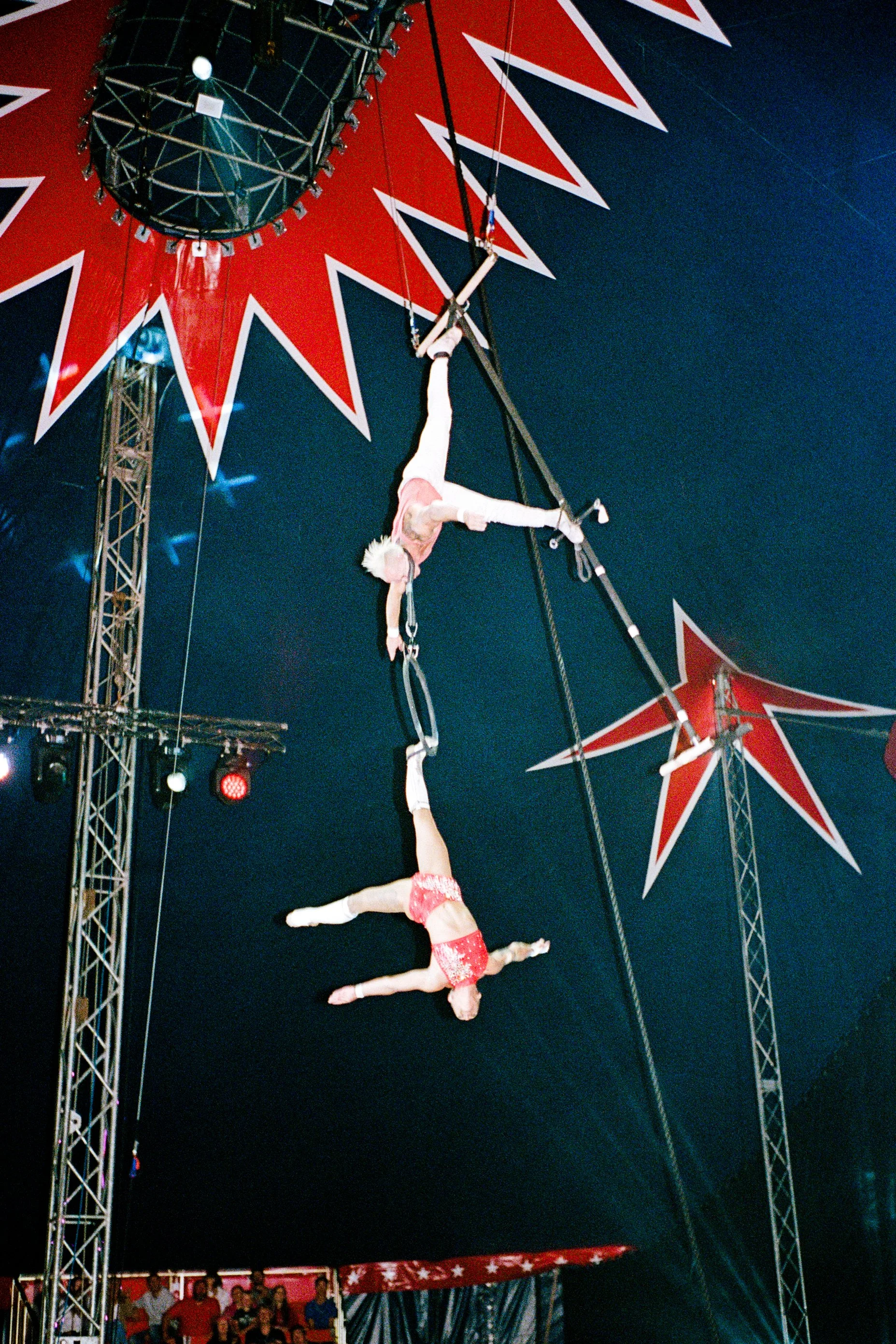 LeicaM6_12_UK_07_Scarborough_OMG-Circus_100867240012.jpg