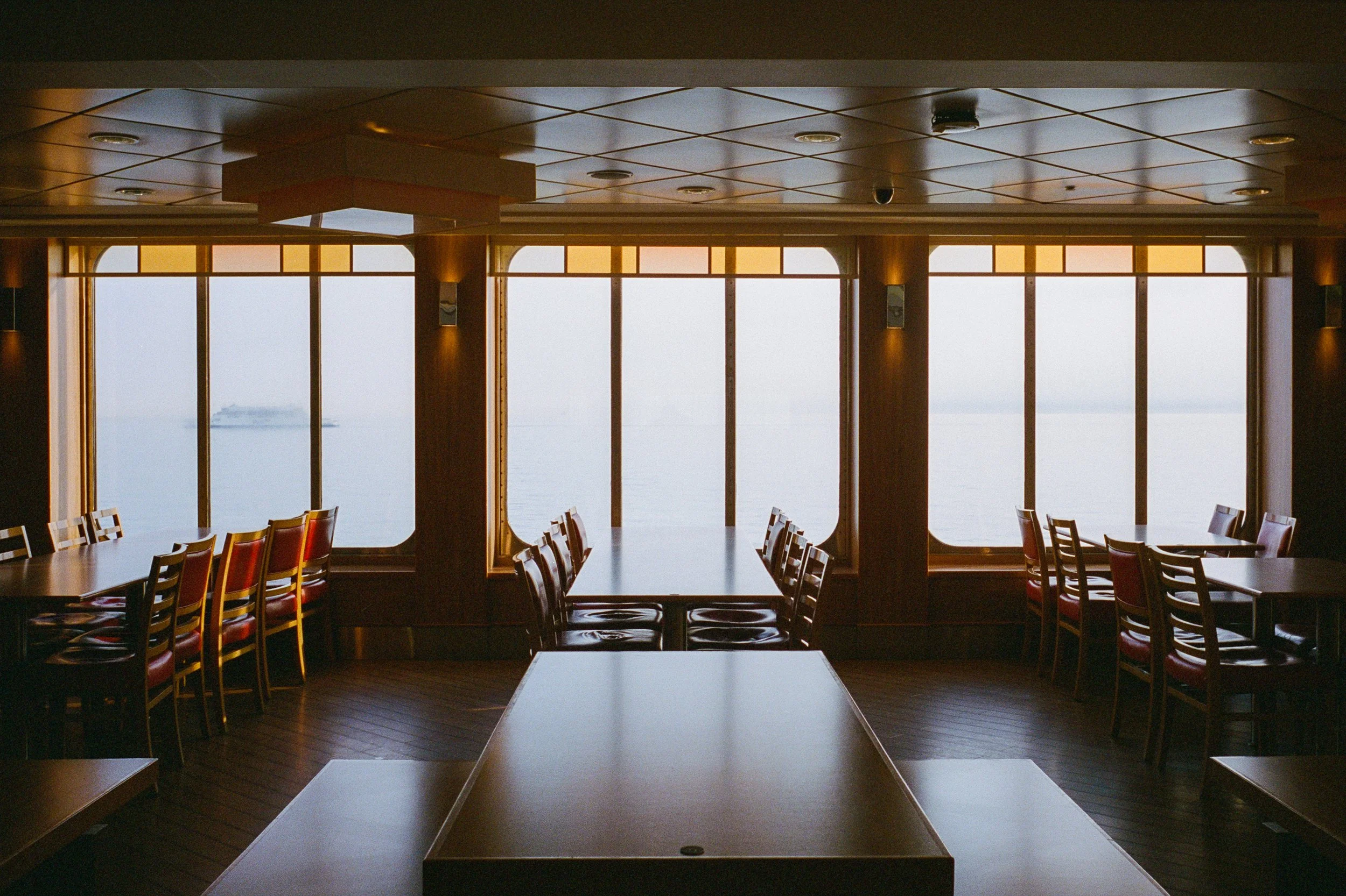 LeicaM6_06_UK_01_Boat_Canvey Island_Southend-On-Sea_Blackpool_100867180003.jpg