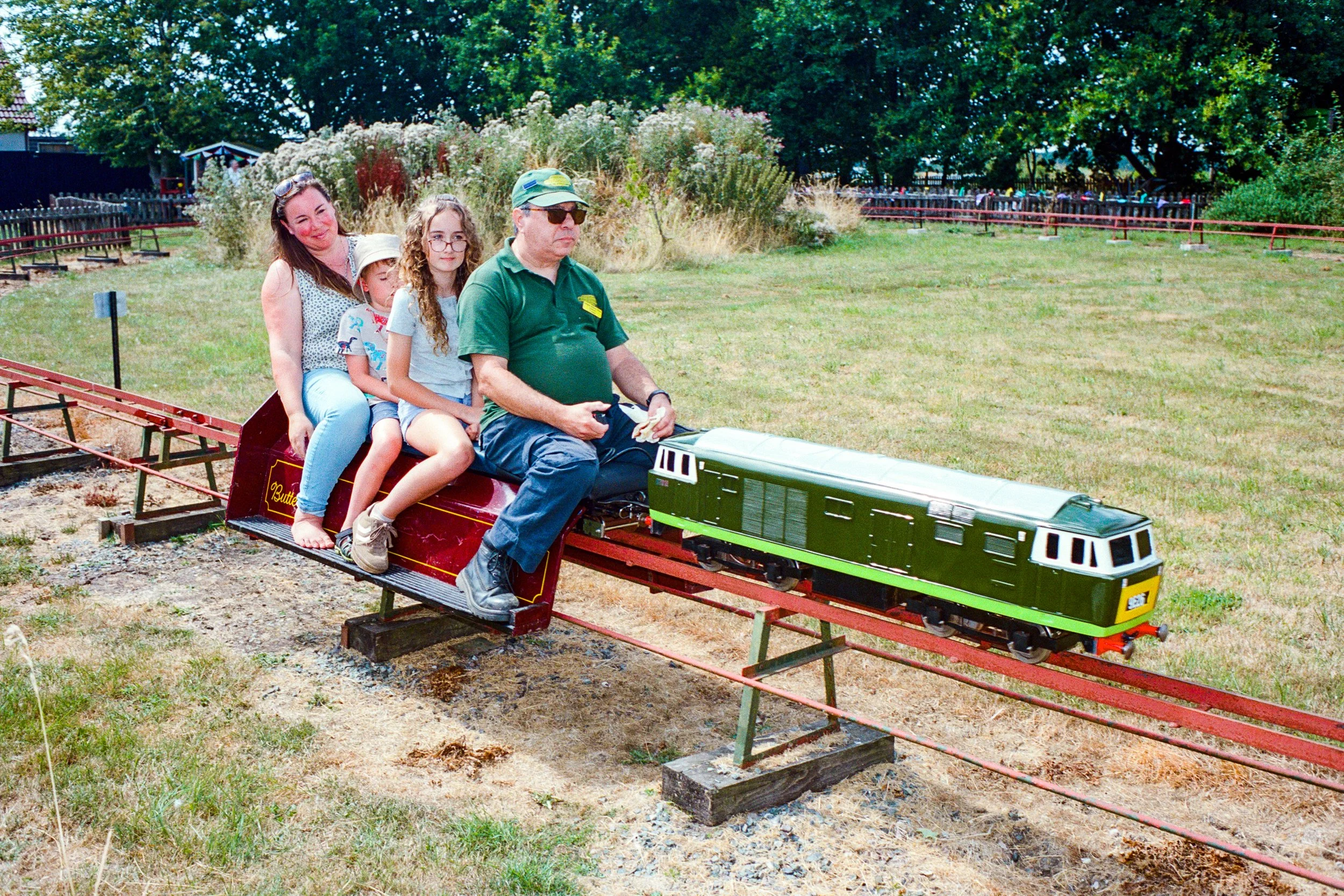 ContaxG2_14_UK_Southport_Scarborough_Bridlington_Maplethorpe_Evergreen_09_101024640003.jpg