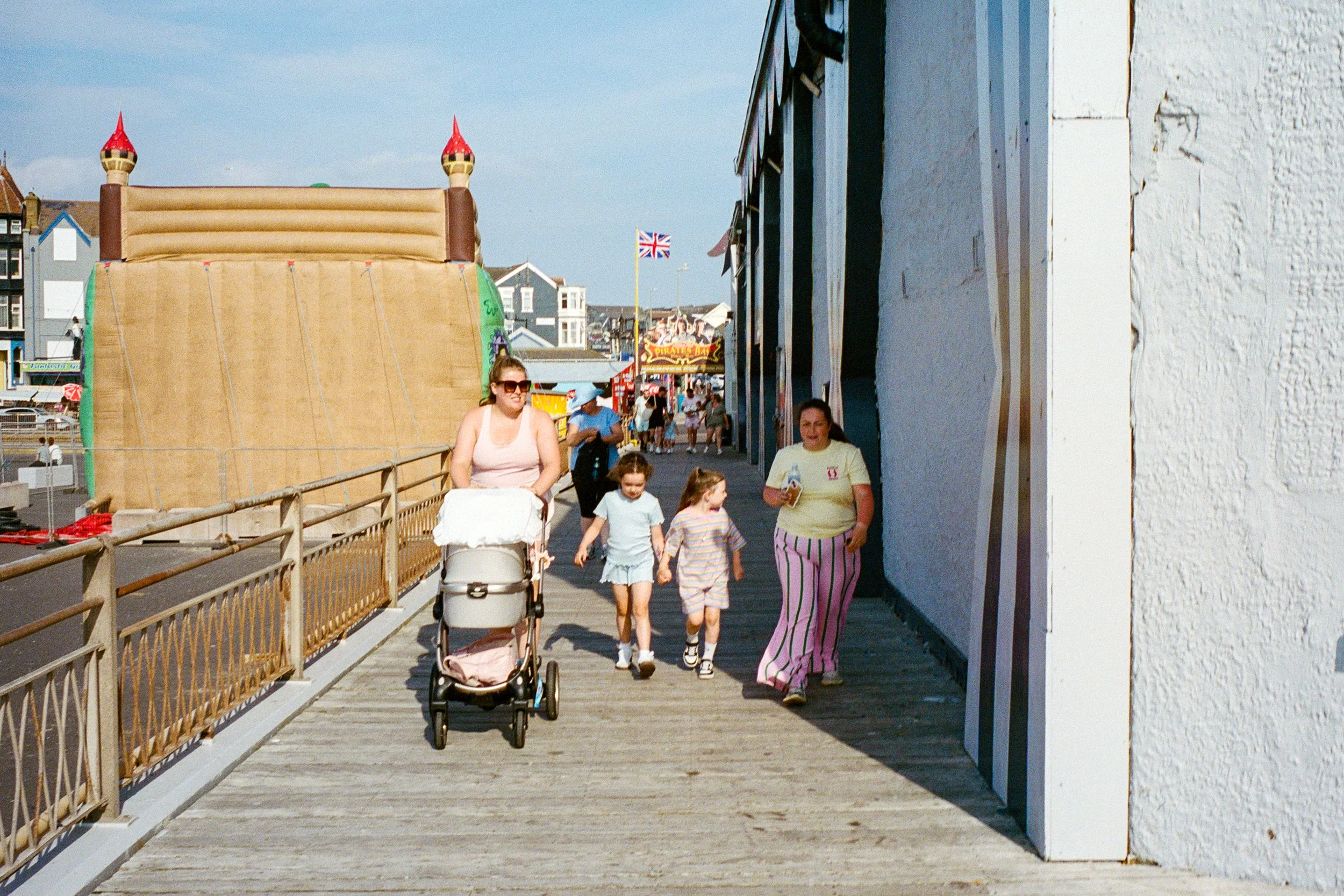 LeicaM6_05_NYC_Southend-On-Sea_LythamStAn_Blackpool_01_101024620004.jpg