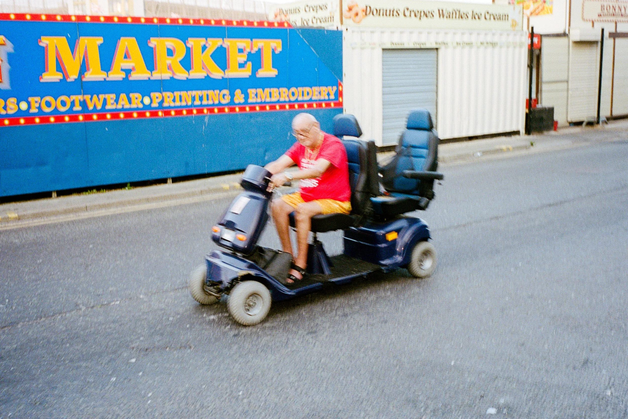 LeicaM6_06_Blackpool_LythamStAn_Blackpool_02_101024590026.jpg