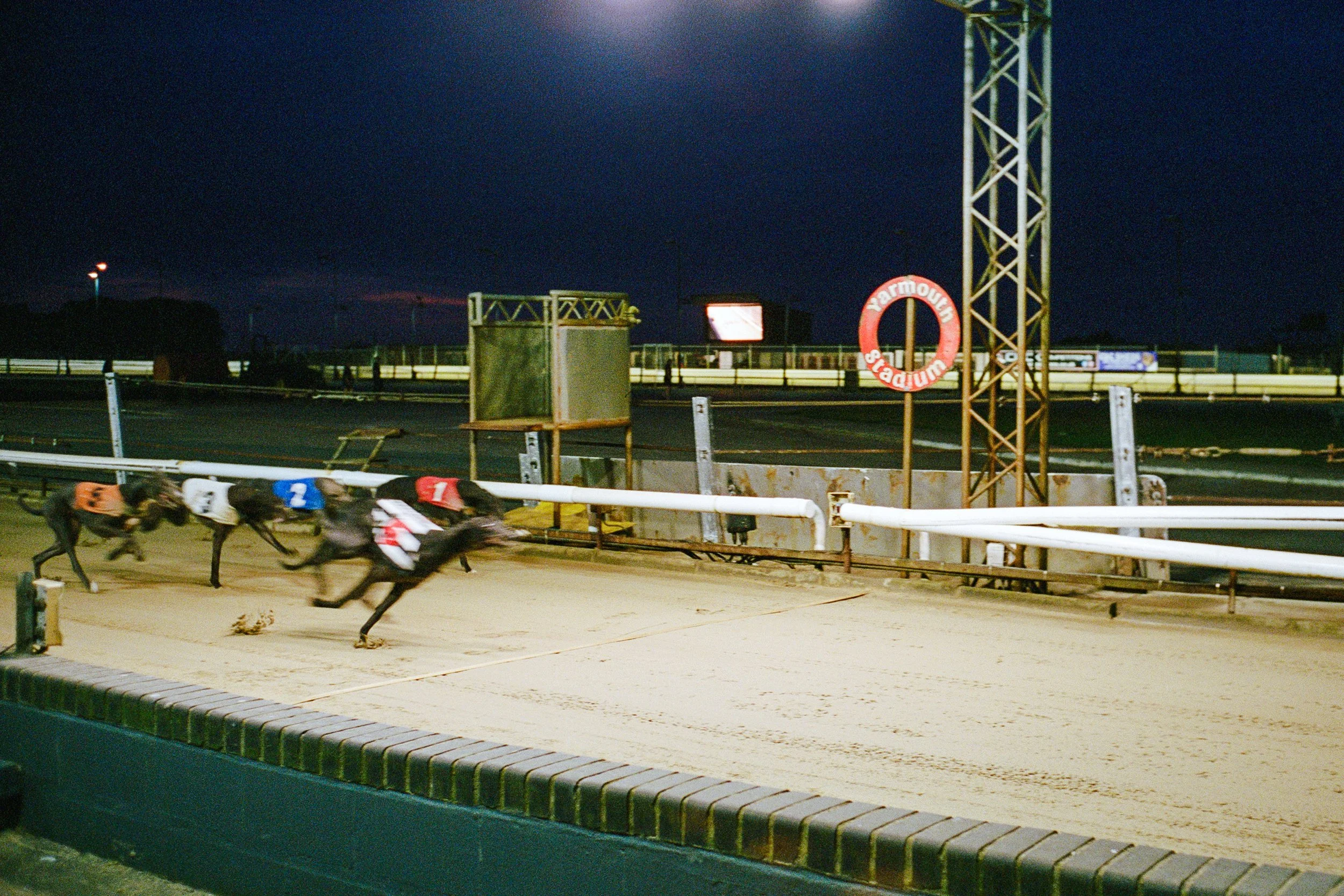 LeicaM6_11_GreatYarmouth_Greyhound_Southend-On-Sea_07_101024600011.jpg