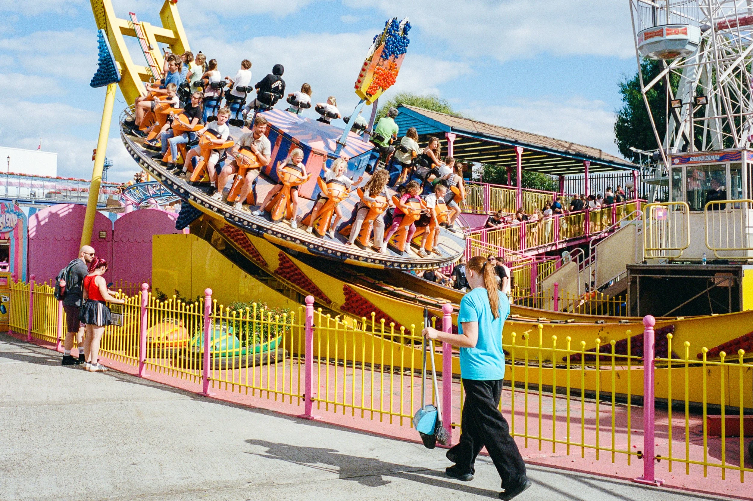 LeicaM6_11_GreatYarmouth_Greyhound_Southend-On-Sea_07_101024600021.jpg
