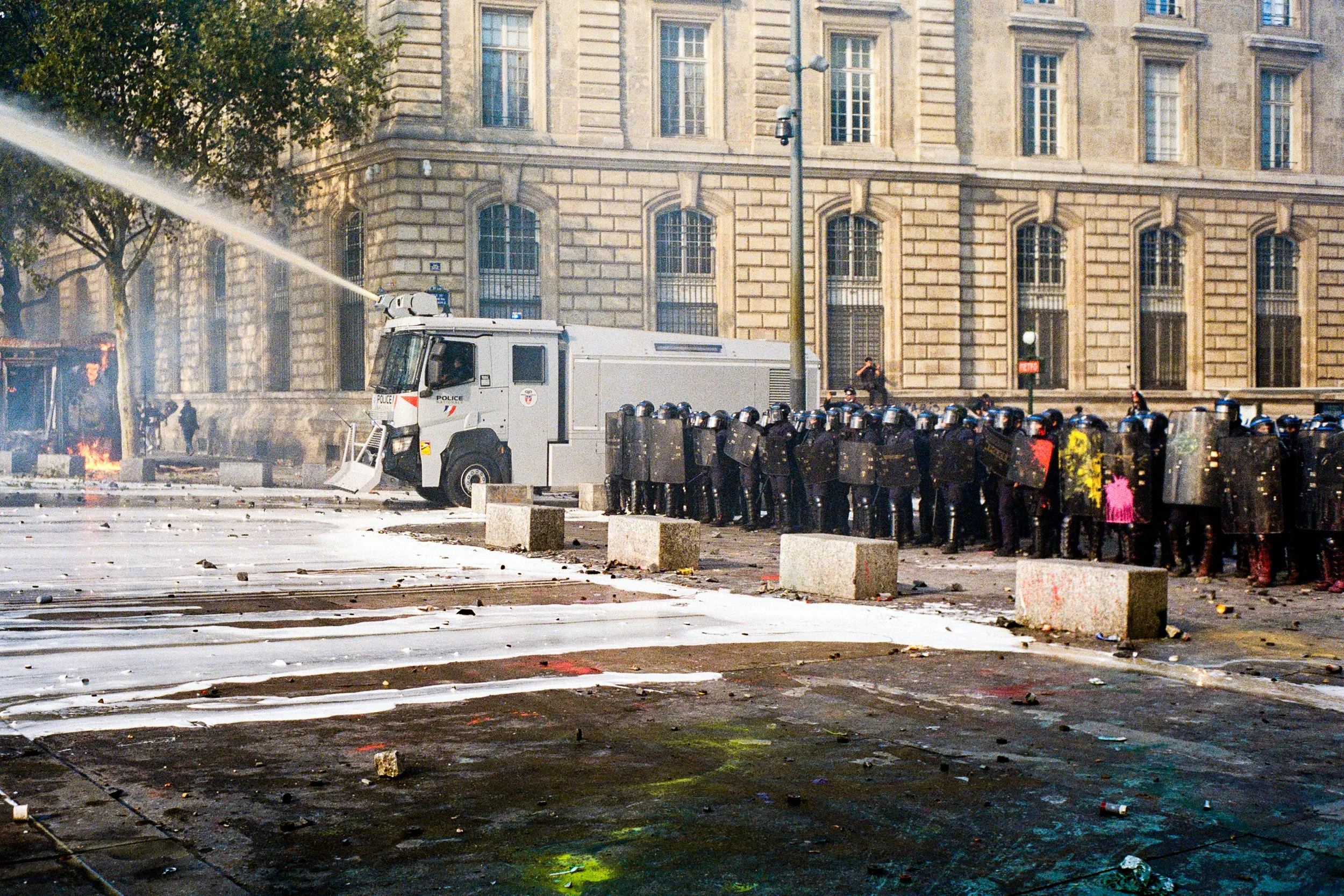 261021_NAHMLOS_ParisManif_17-18_Oct_101074440014_1.jpg