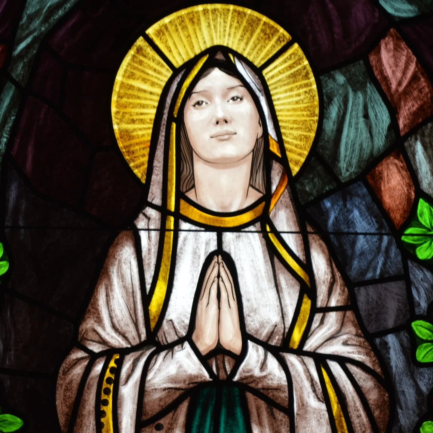 Faces of Mary.
#mary #faces #paintedglass #sacredart #madeinusa #madeintexas #bryantexas #itsallinthedetails #stainedglass #paintingwithlight