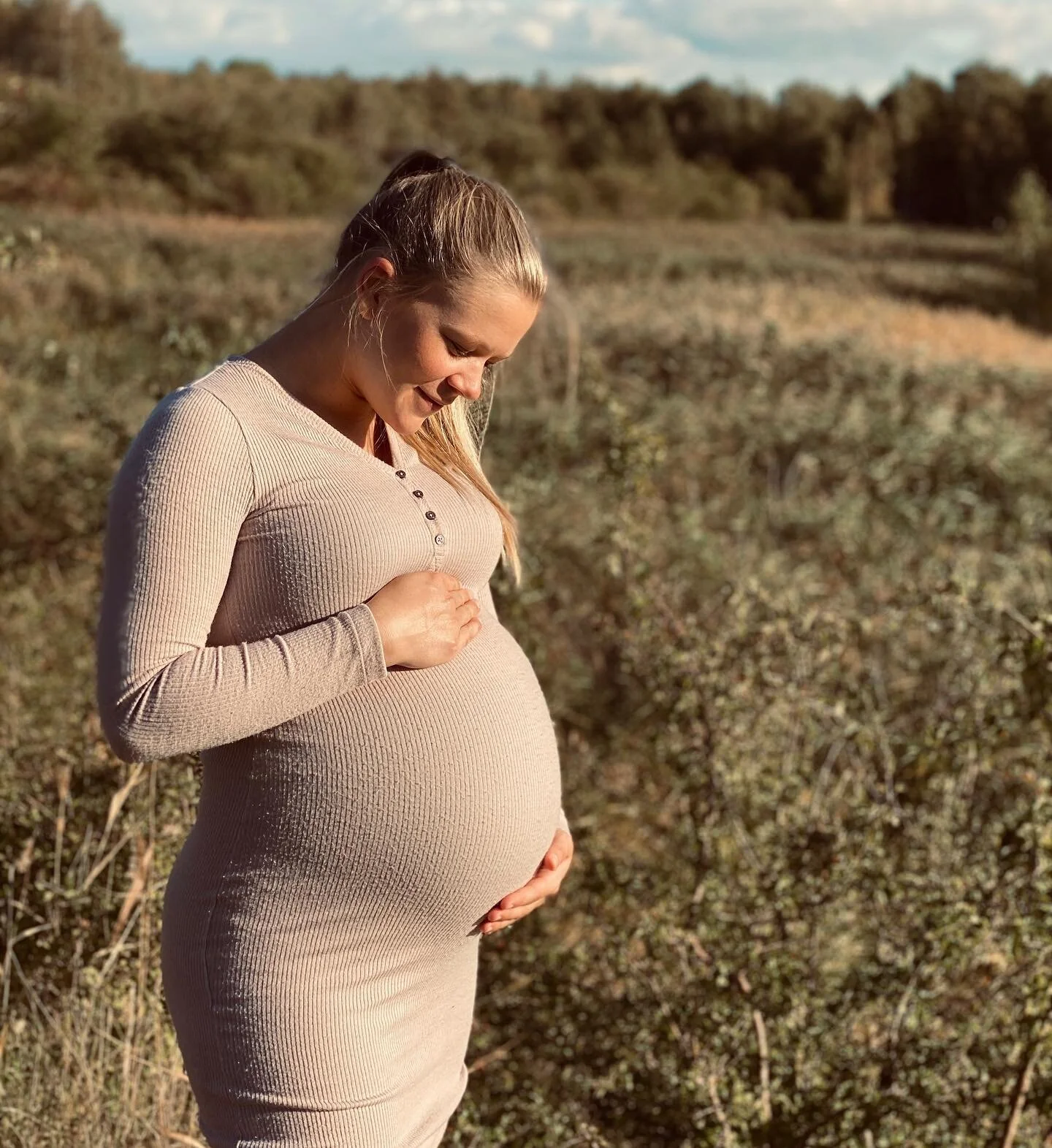 Getting closer &hearts;️🤰 📸: @sebastianstevensson &hearts;️