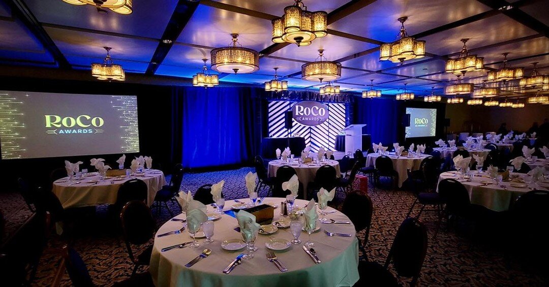 Showing off our scenic skills for #RoersCompanies at the Crowne Plaza Minneapolis West! 

Ask us about our Wood Slat backdrop for your next event!

#audiosystem #twincities #events #audiovisual #AV #production #minneapolis #GoAvex #hotel #minnesota #