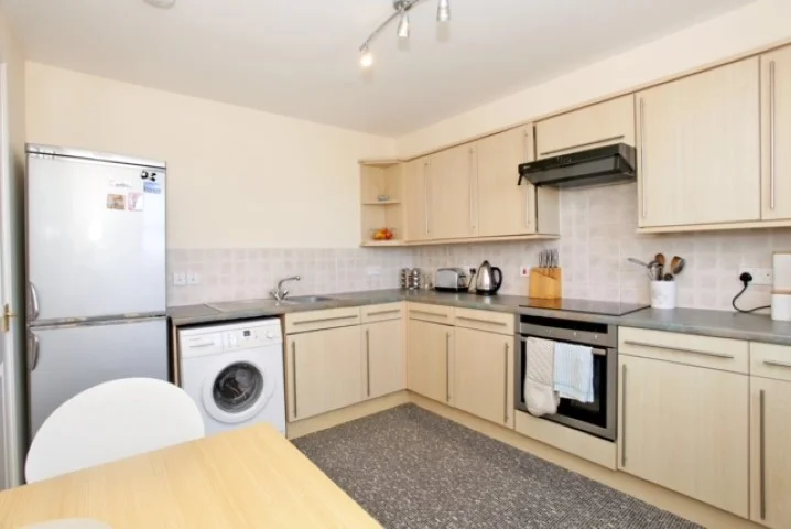 Kitchen 1 (Small).jpg