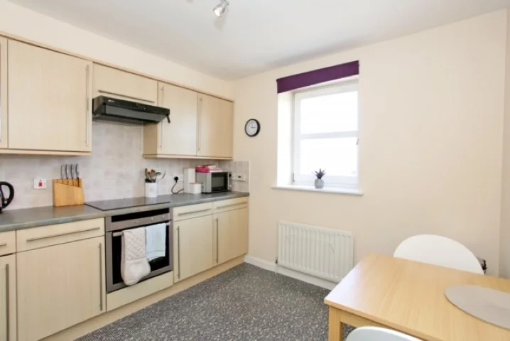 Kitchen 3 (Small).jpg