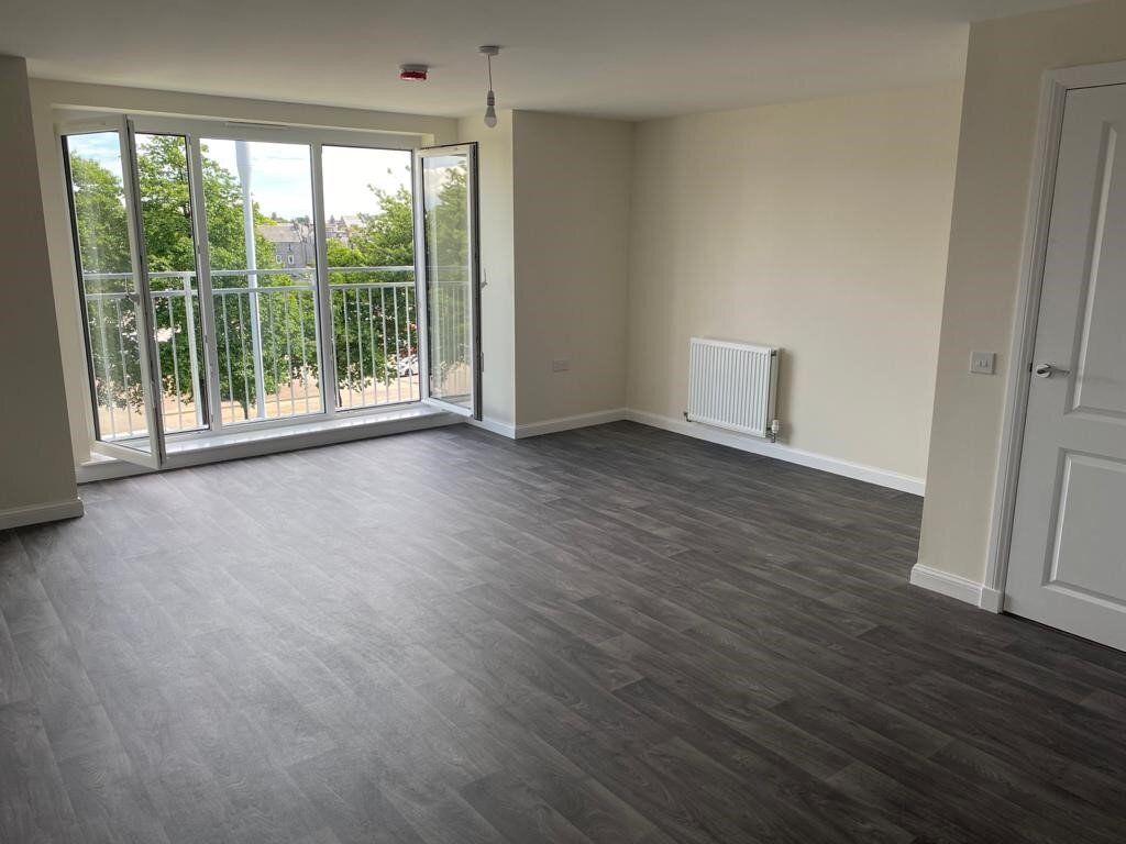LIVING ROOM.jpg