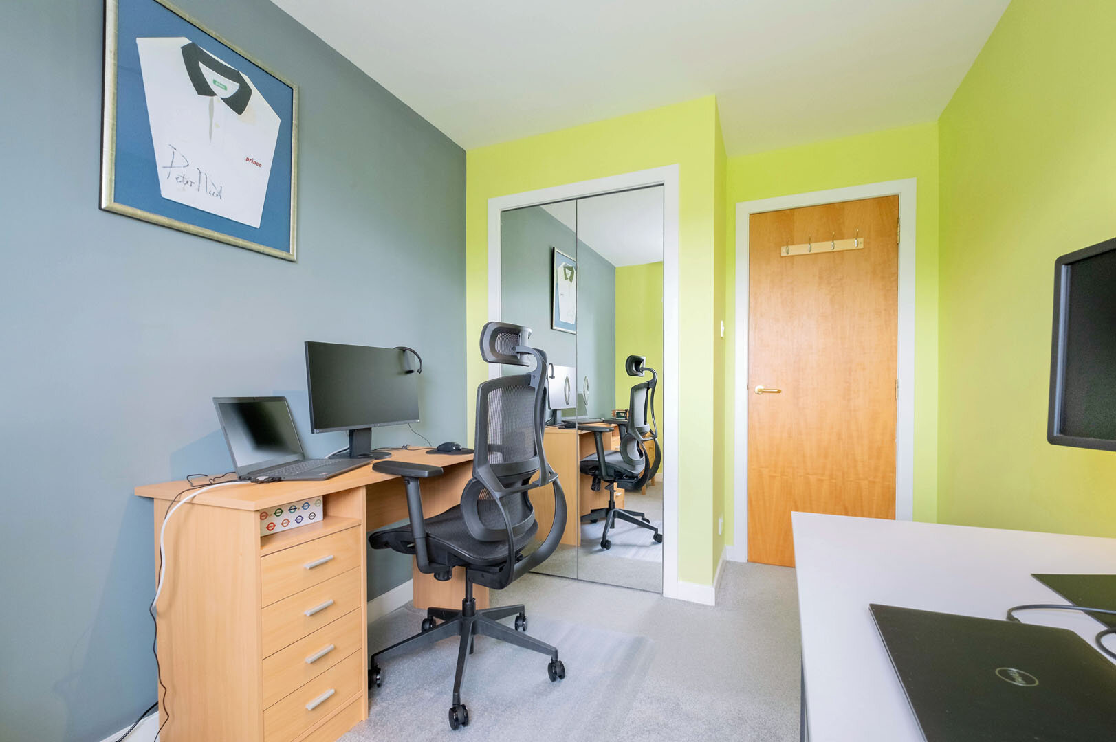 Second bedroom (2).jpg