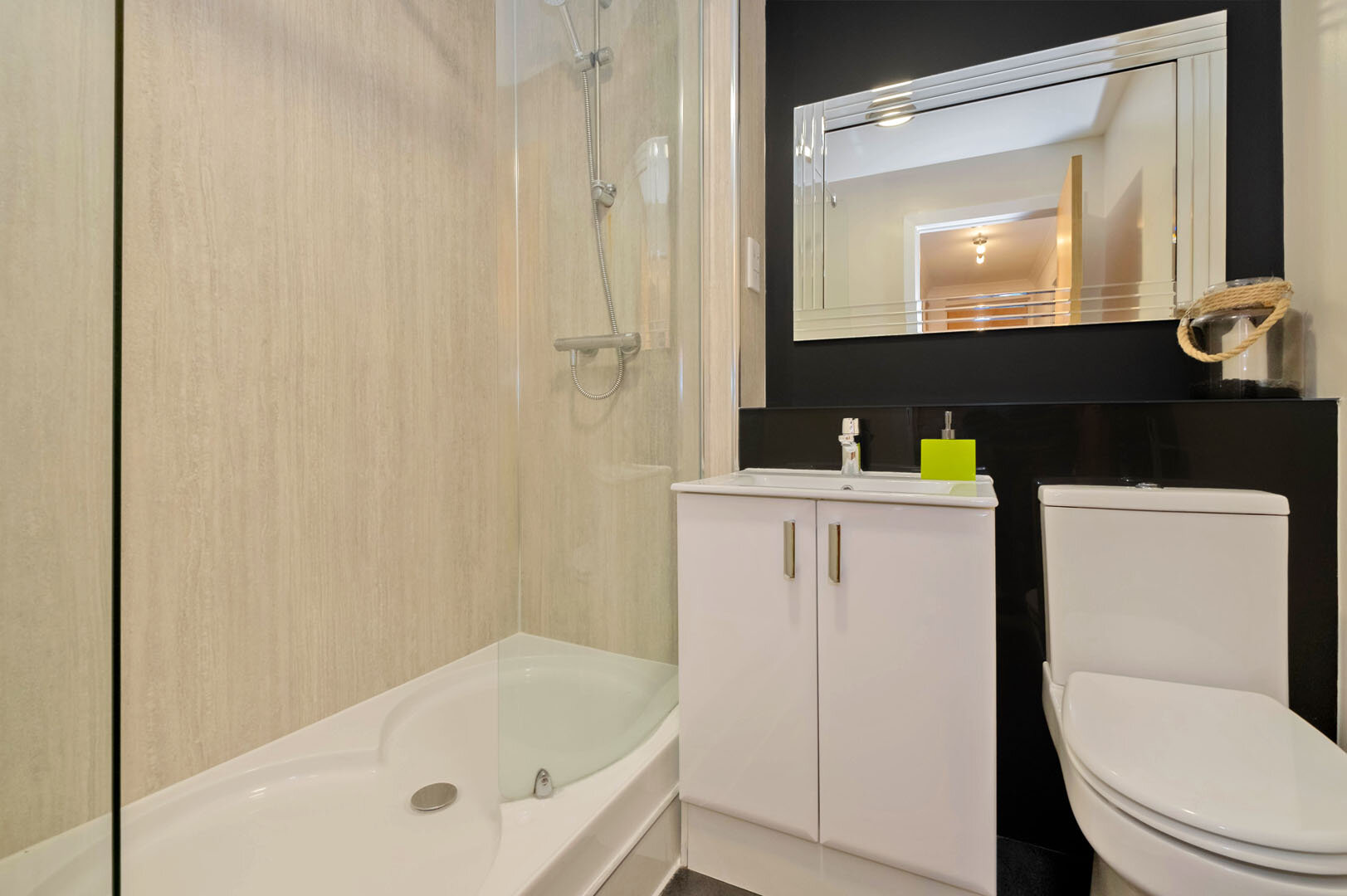 Shower room (1).jpg