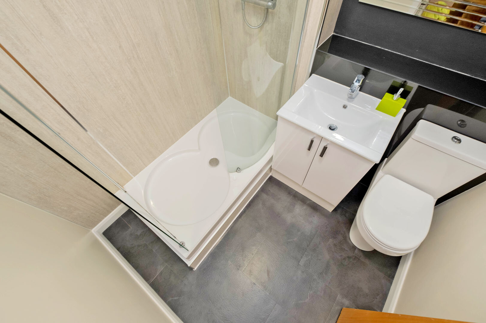 Shower room (2).jpg