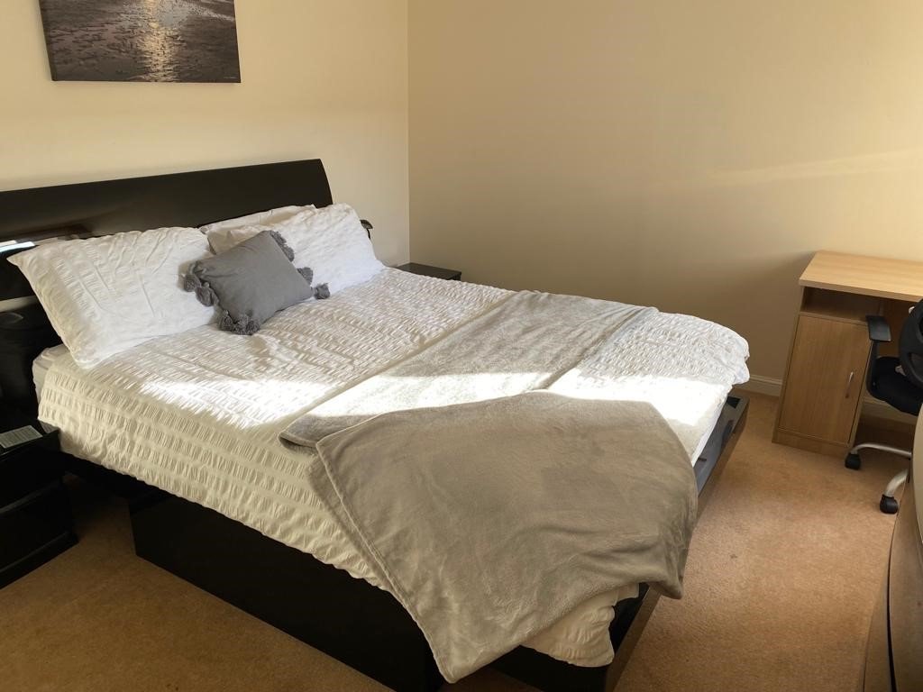 Bedroom 2.2.jpg