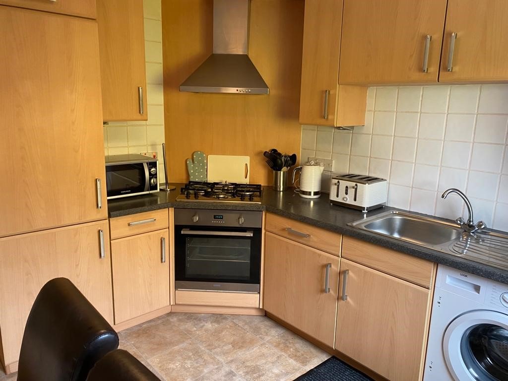 Kitchen 2.jpg