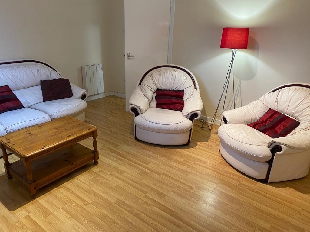 Lounge 1.jpg