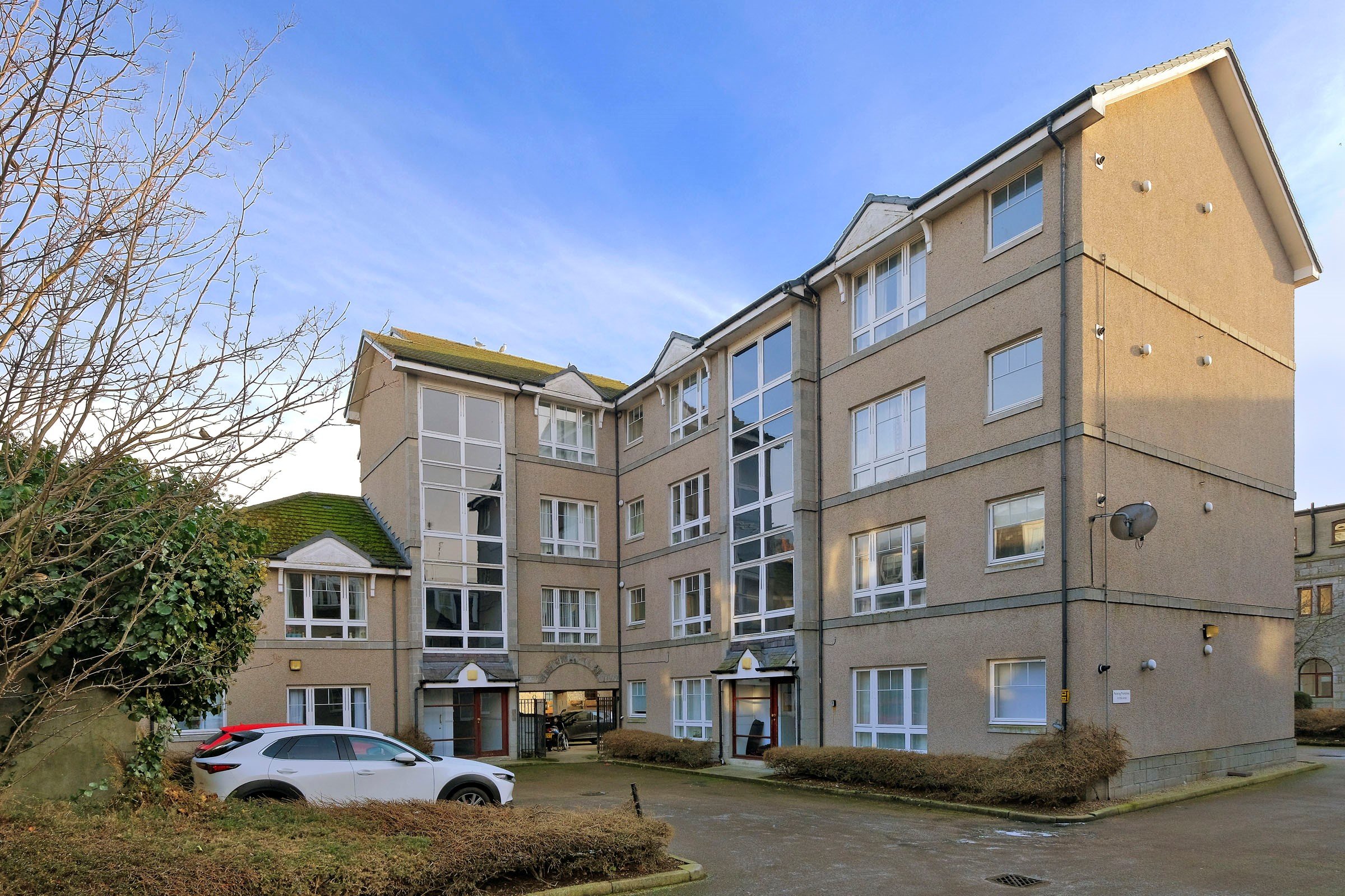 EXTERIOR.jpg